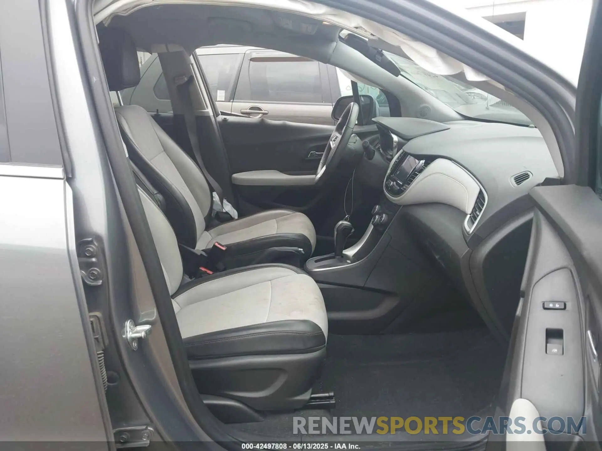 5 Photograph of a damaged car 3GNCJLSB9LL302685 CHEVROLET TRAX 2020