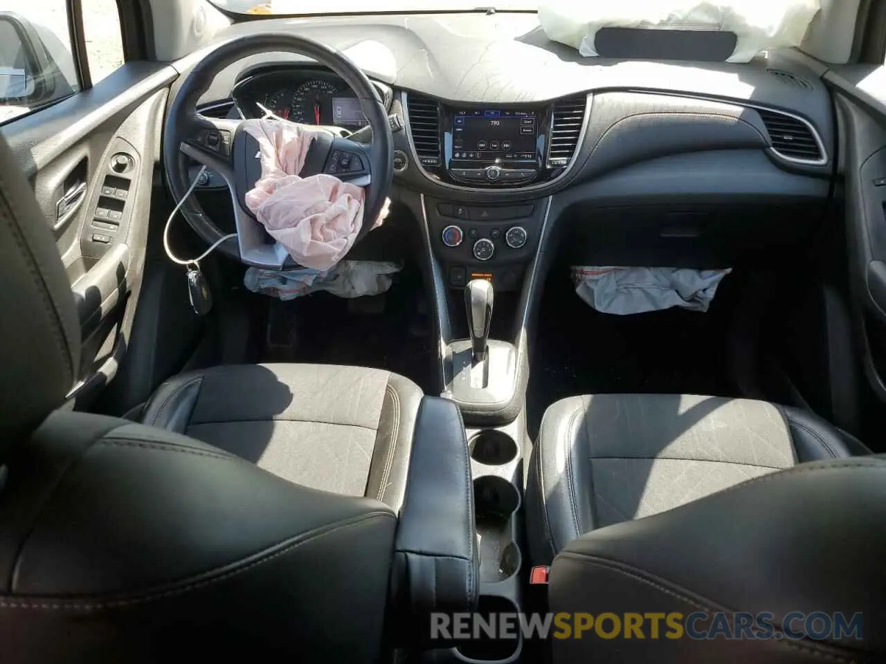 8 Фотография поврежденного автомобиля 3GNCJLSBXLL296461 CHEVROLET TRAX 2020
