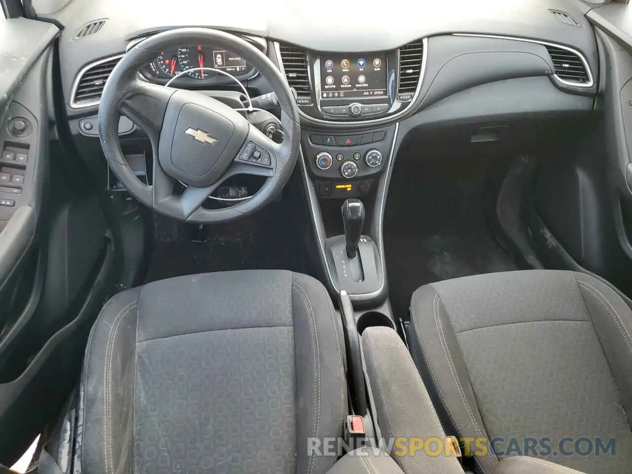 8 Photograph of a damaged car 3GNCJNSB2LL128342 CHEVROLET TRAX 2020