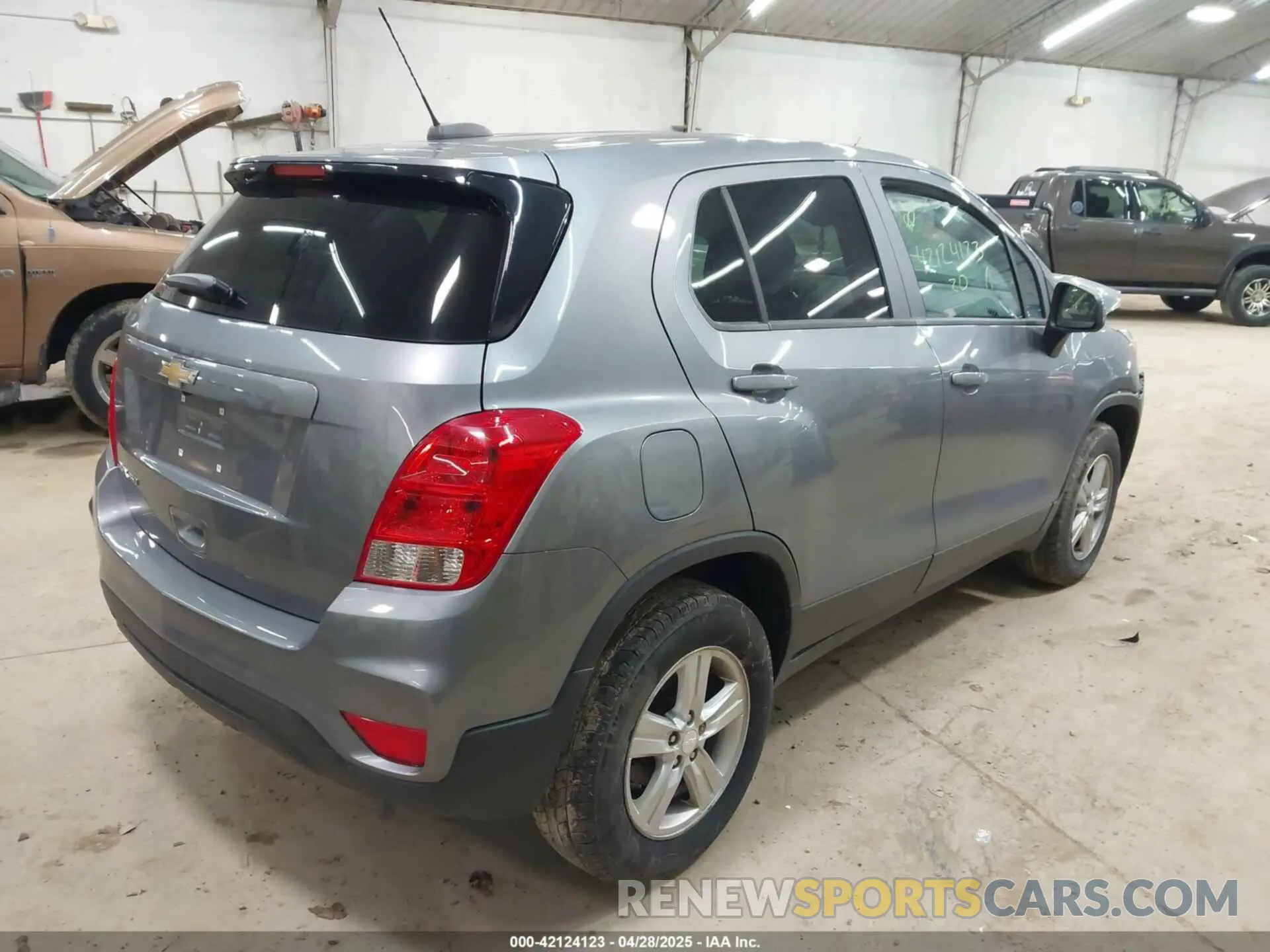4 Photograph of a damaged car 3GNCJNSB2LL134531 CHEVROLET TRAX 2020