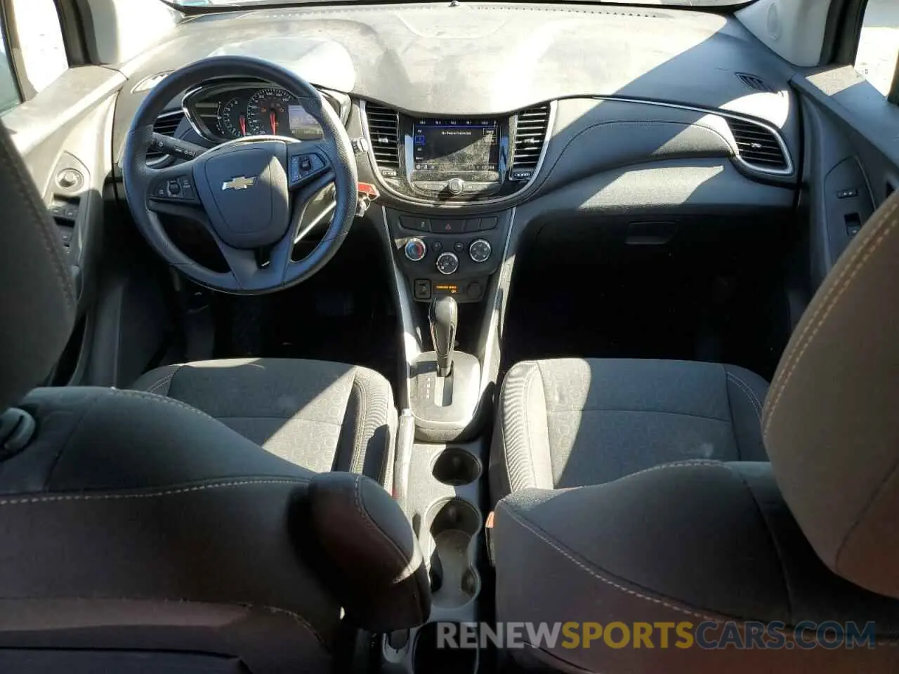 8 Photograph of a damaged car 3GNCJNSB2LL268956 CHEVROLET TRAX 2020