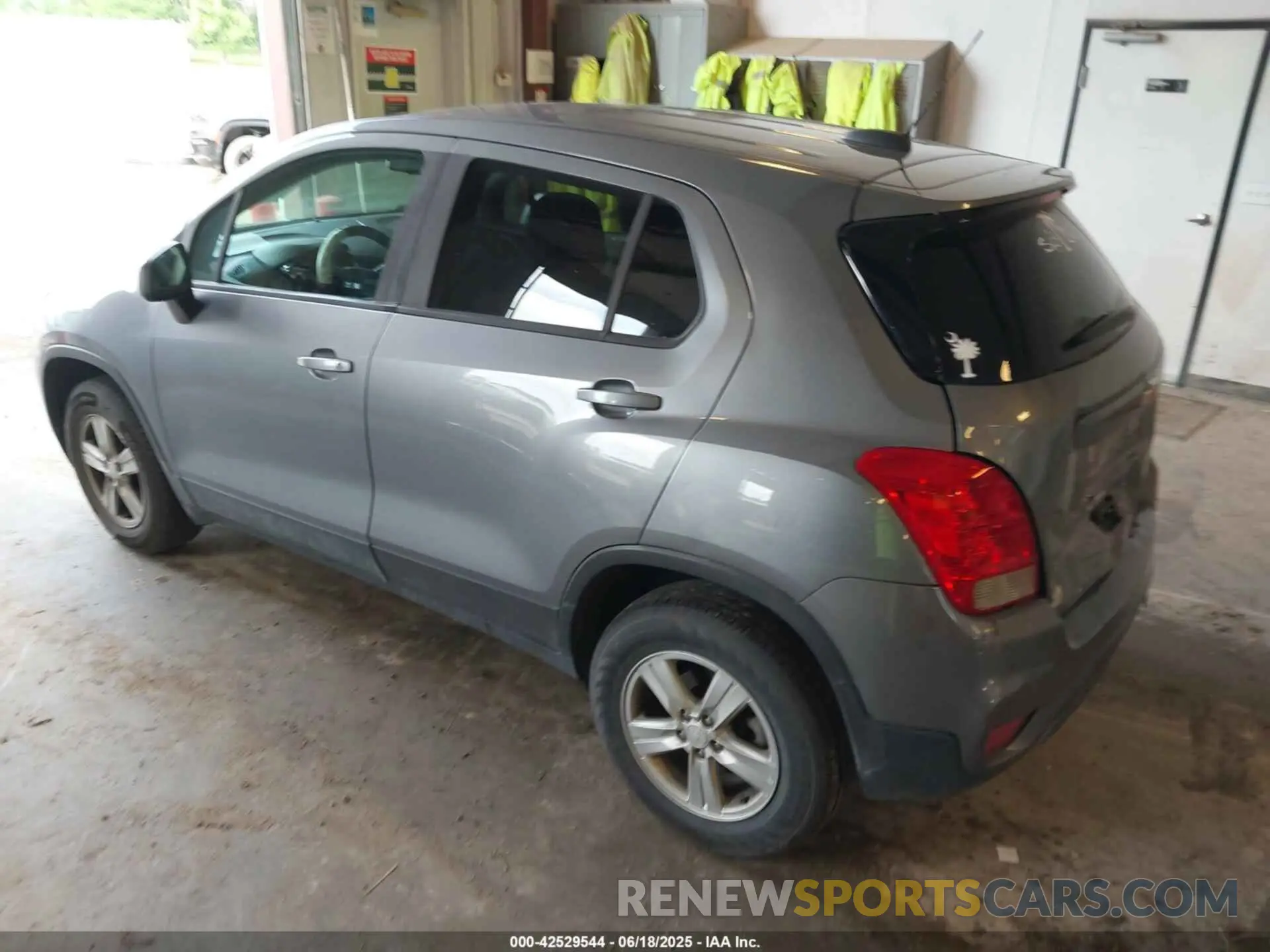 3 Photograph of a damaged car 3GNCJNSB3LL213660 CHEVROLET TRAX 2020