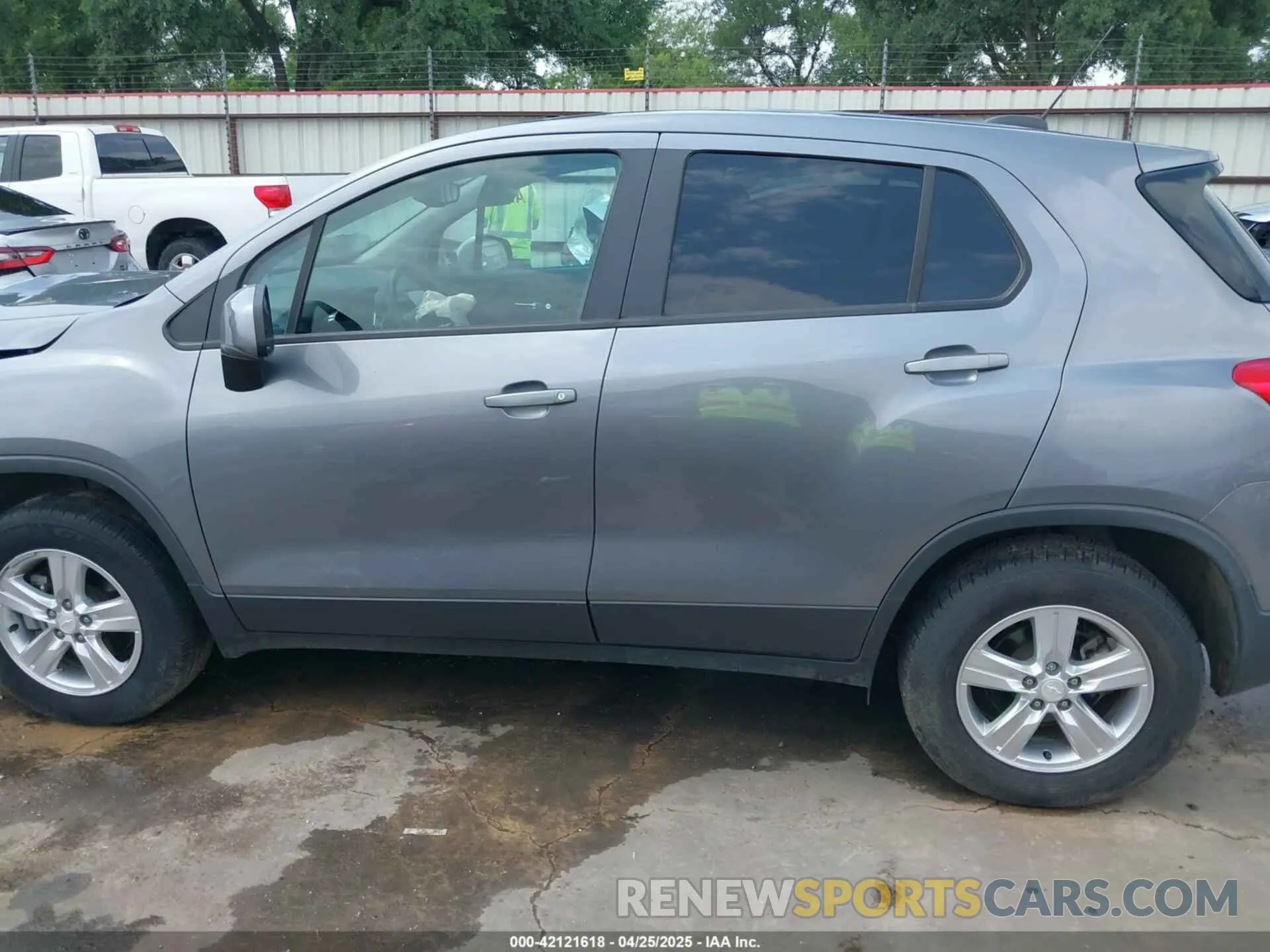 14 Photograph of a damaged car 3GNCJNSB4LL195895 CHEVROLET TRAX 2020