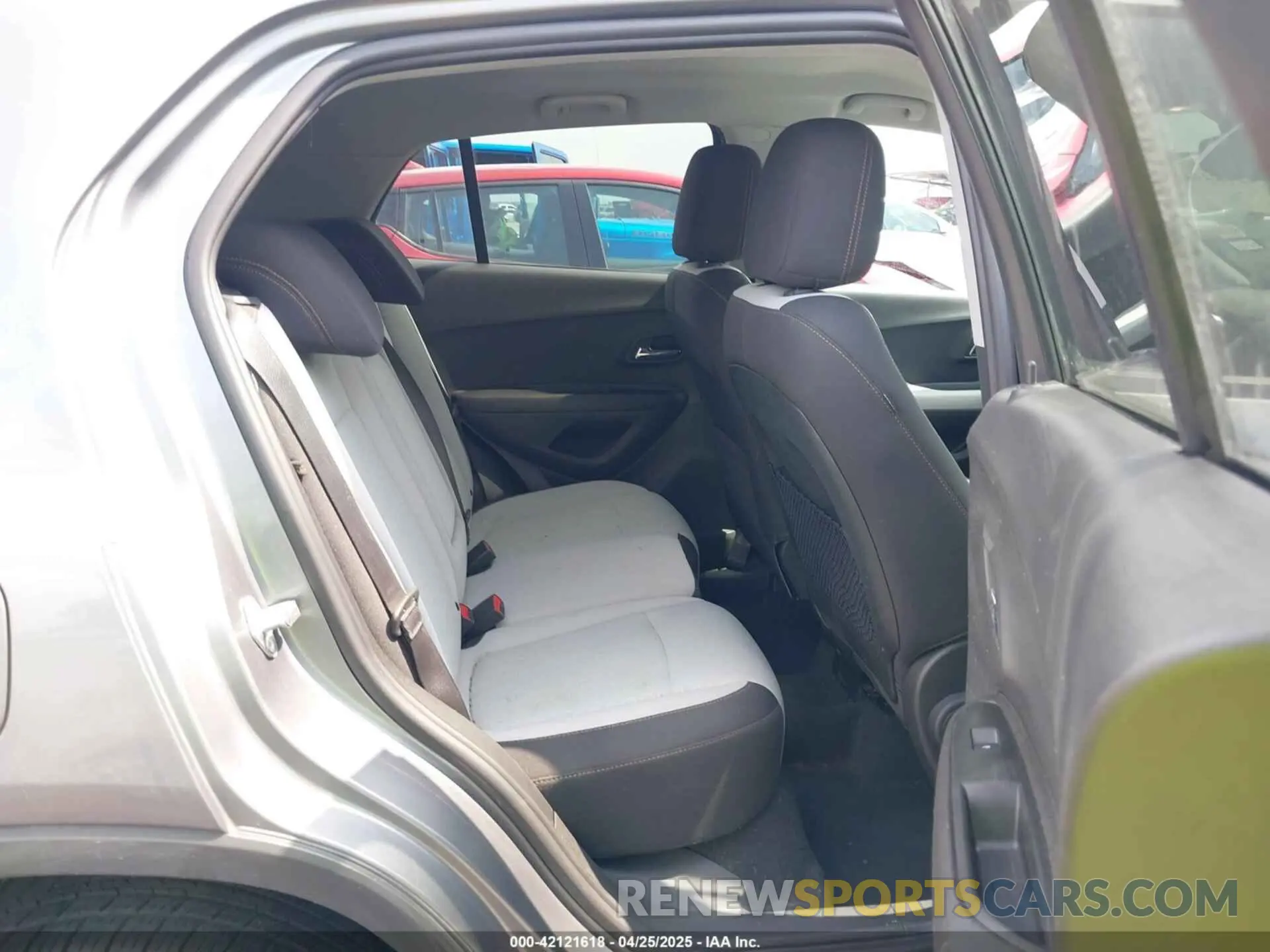 8 Photograph of a damaged car 3GNCJNSB4LL195895 CHEVROLET TRAX 2020