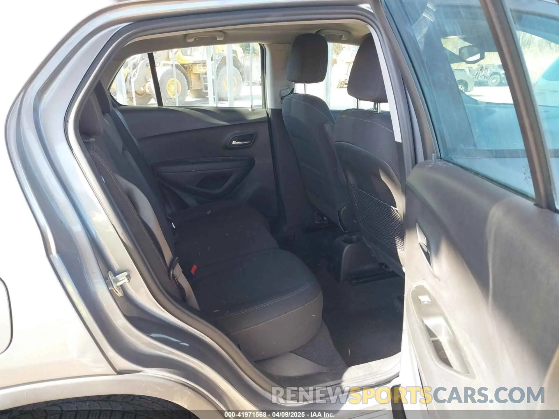8 Фотография поврежденного автомобиля 3GNCJNSB6LL276347 CHEVROLET TRAX 2020