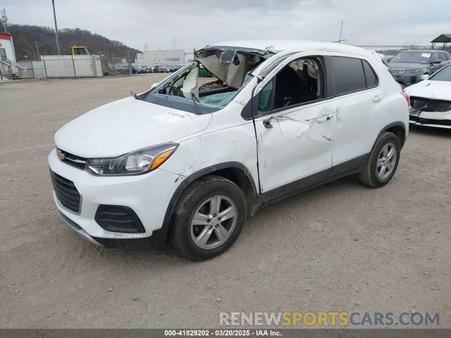 2 Photograph of a damaged car 3GNCJNSB7LL119507 CHEVROLET TRAX 2020