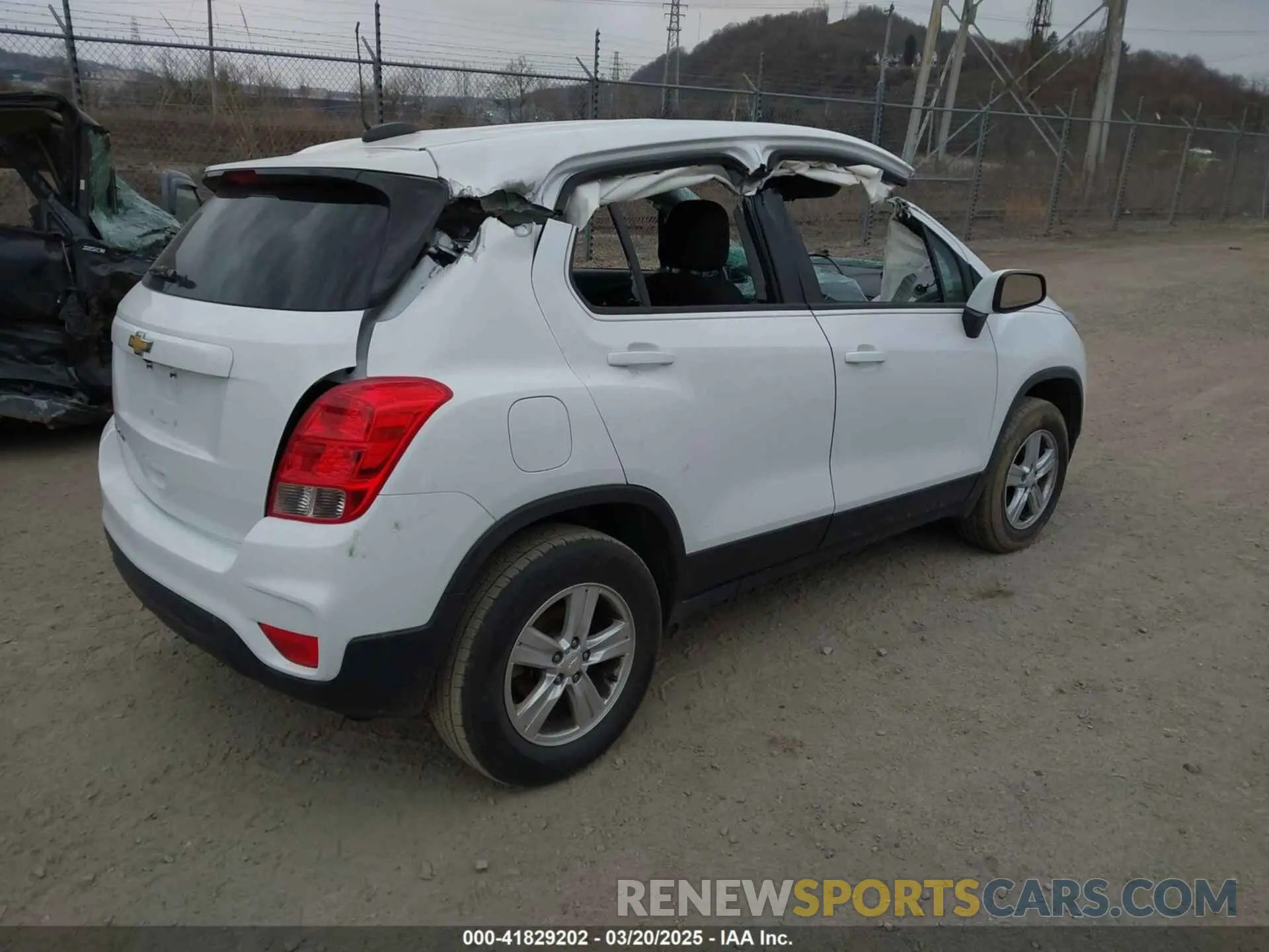 4 Photograph of a damaged car 3GNCJNSB7LL119507 CHEVROLET TRAX 2020