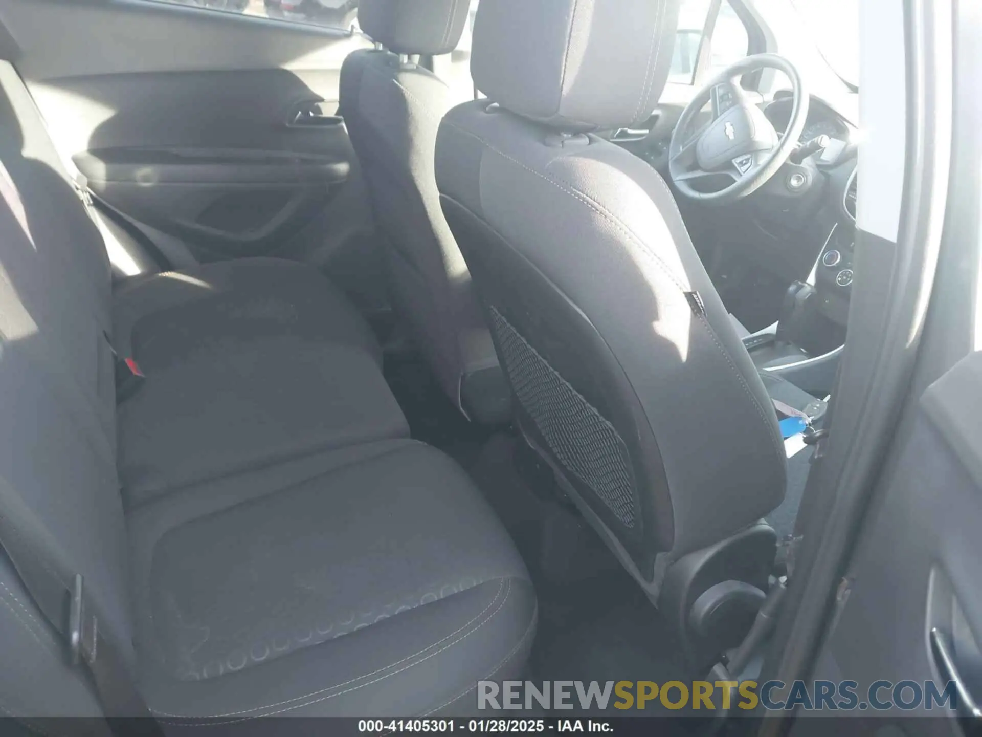 8 Photograph of a damaged car 3GNCJNSB7LL128580 CHEVROLET TRAX 2020