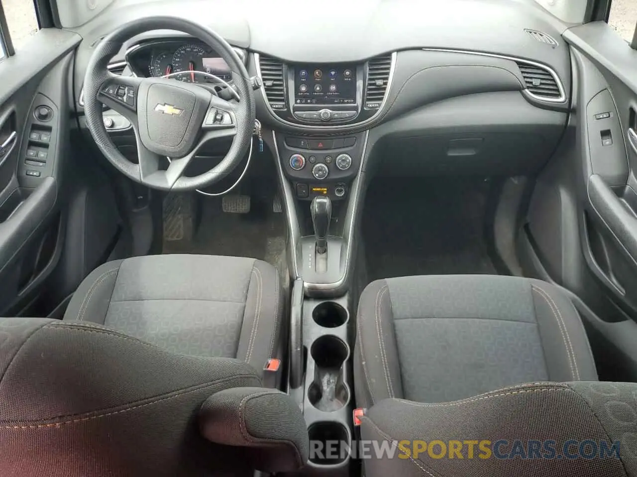 8 Photograph of a damaged car 3GNCJNSB9LL131819 CHEVROLET TRAX 2020