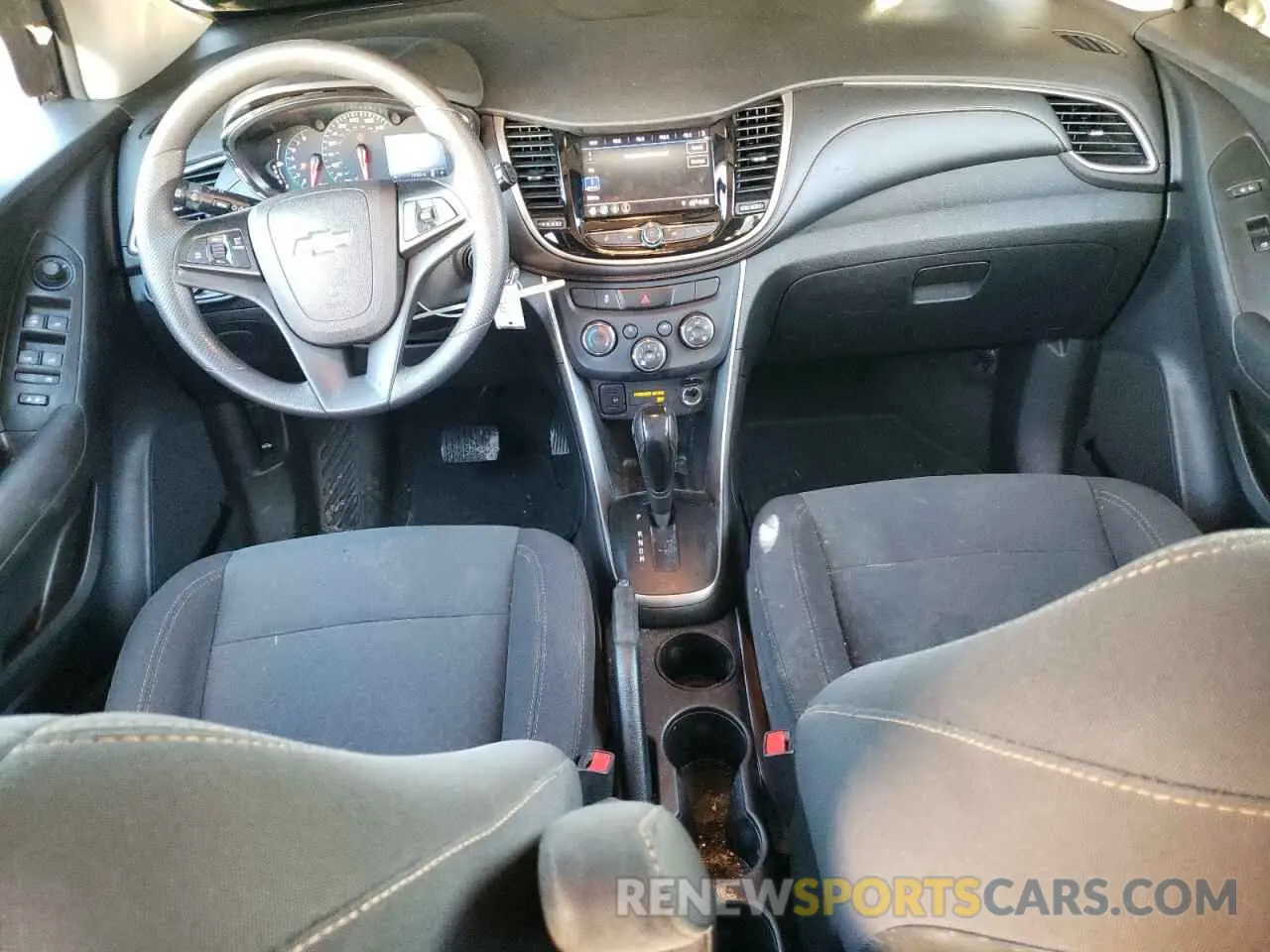 8 Photograph of a damaged car 3GNCJNSBXLL156065 CHEVROLET TRAX 2020