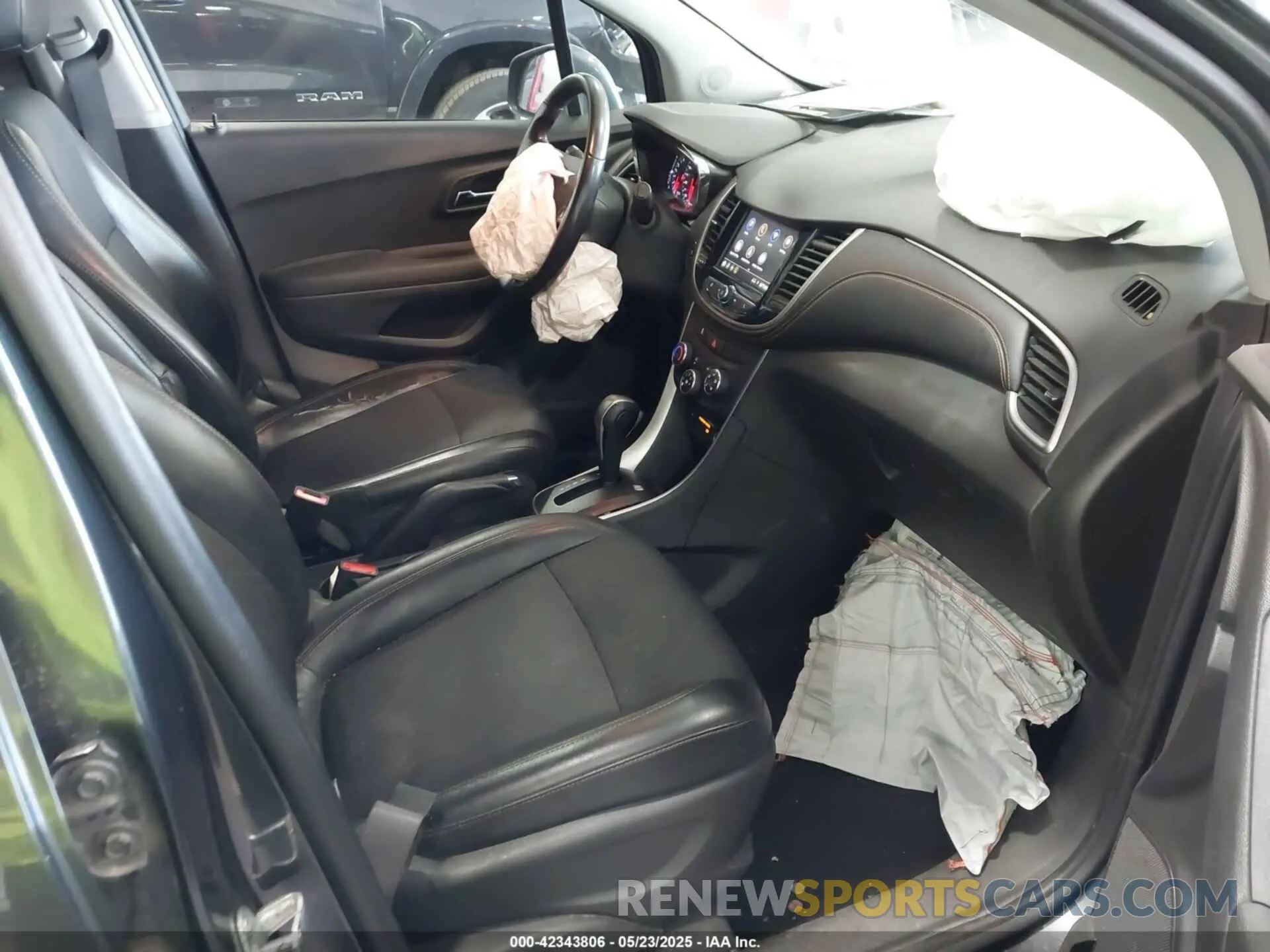 5 Photograph of a damaged car 3GNCJPSB0LL209030 CHEVROLET TRAX 2020