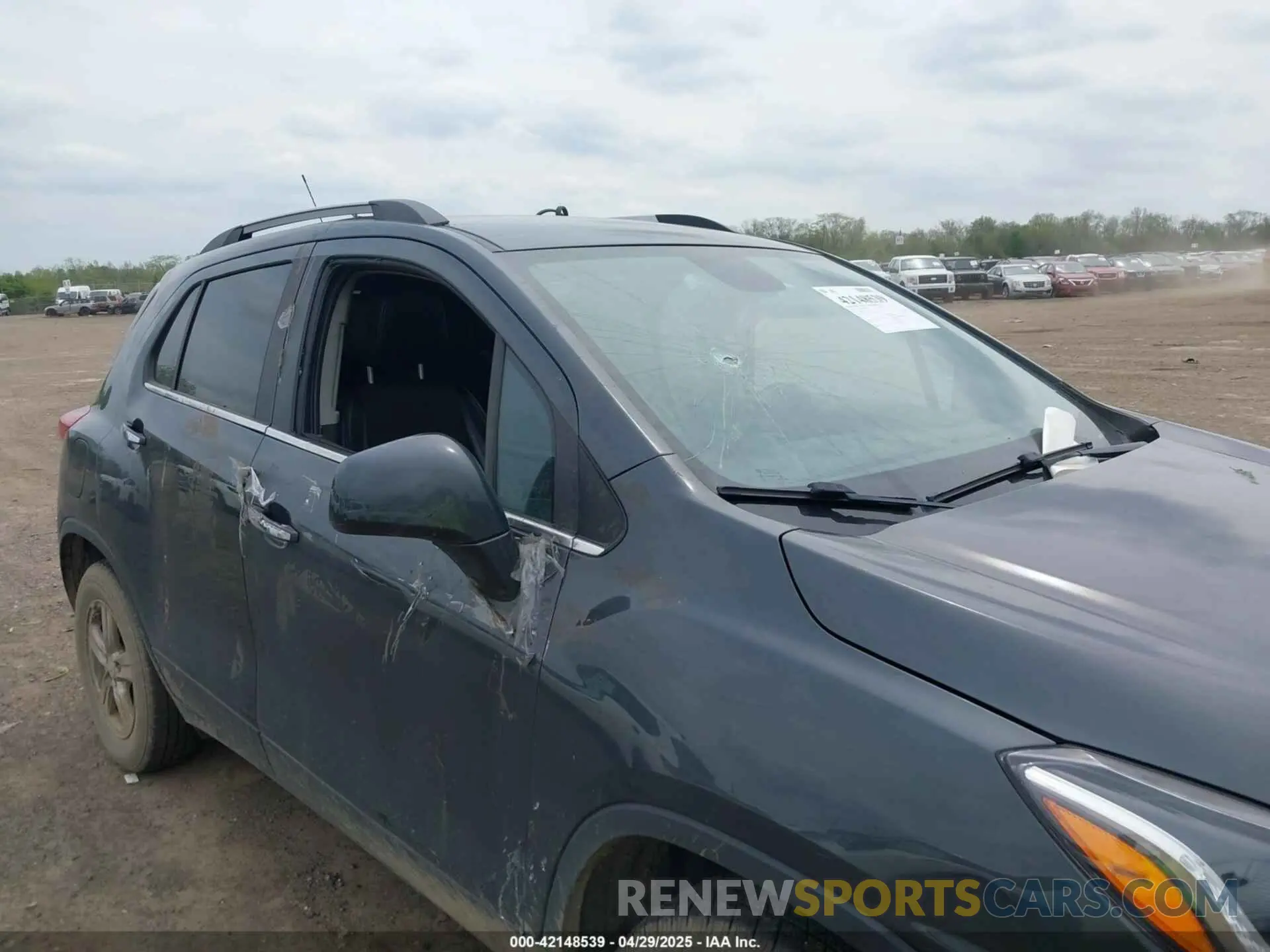 6 Photograph of a damaged car 3GNCJPSB1LL193596 CHEVROLET TRAX 2020