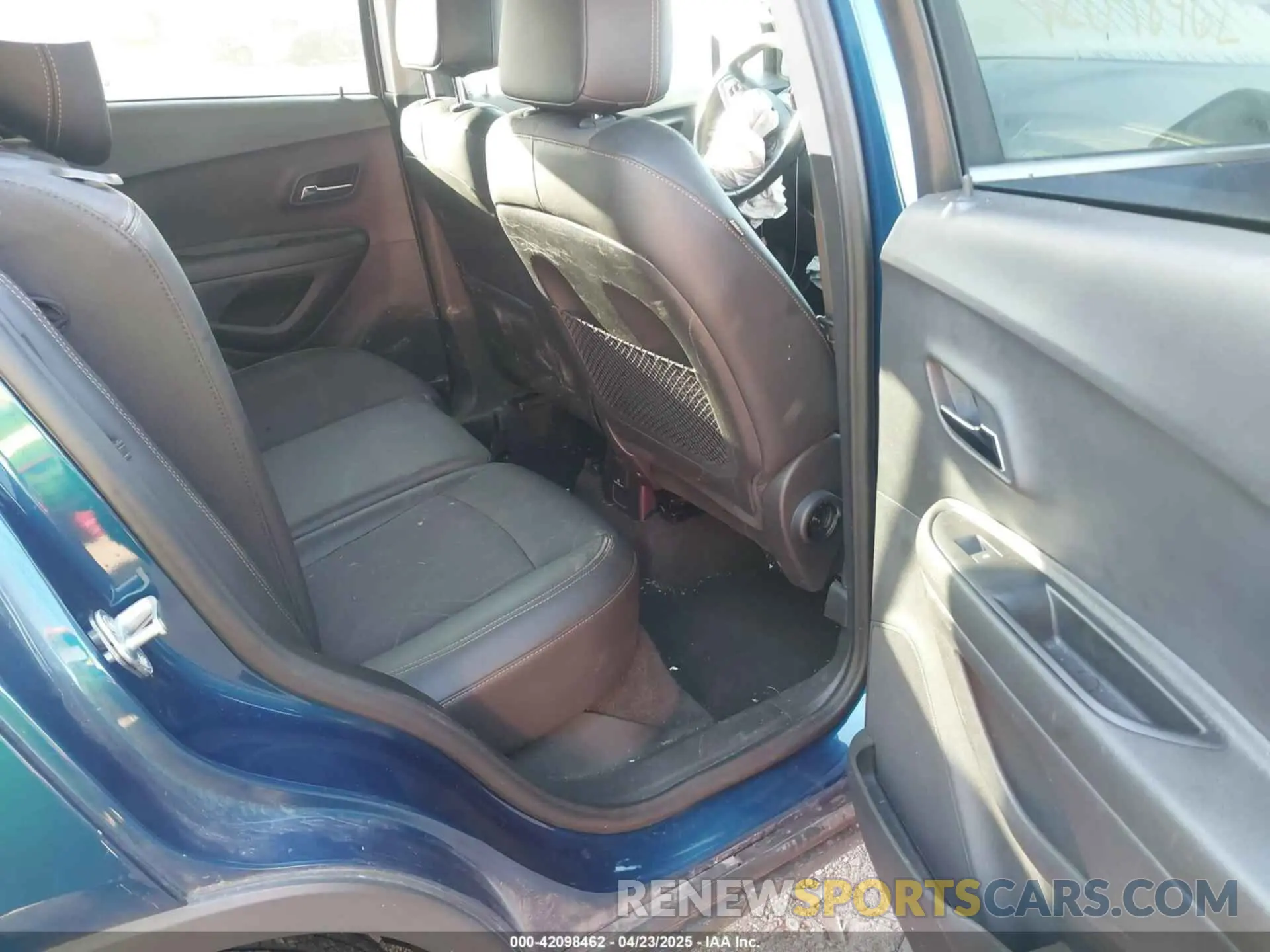 8 Photograph of a damaged car 3GNCJPSB2LL219333 CHEVROLET TRAX 2020