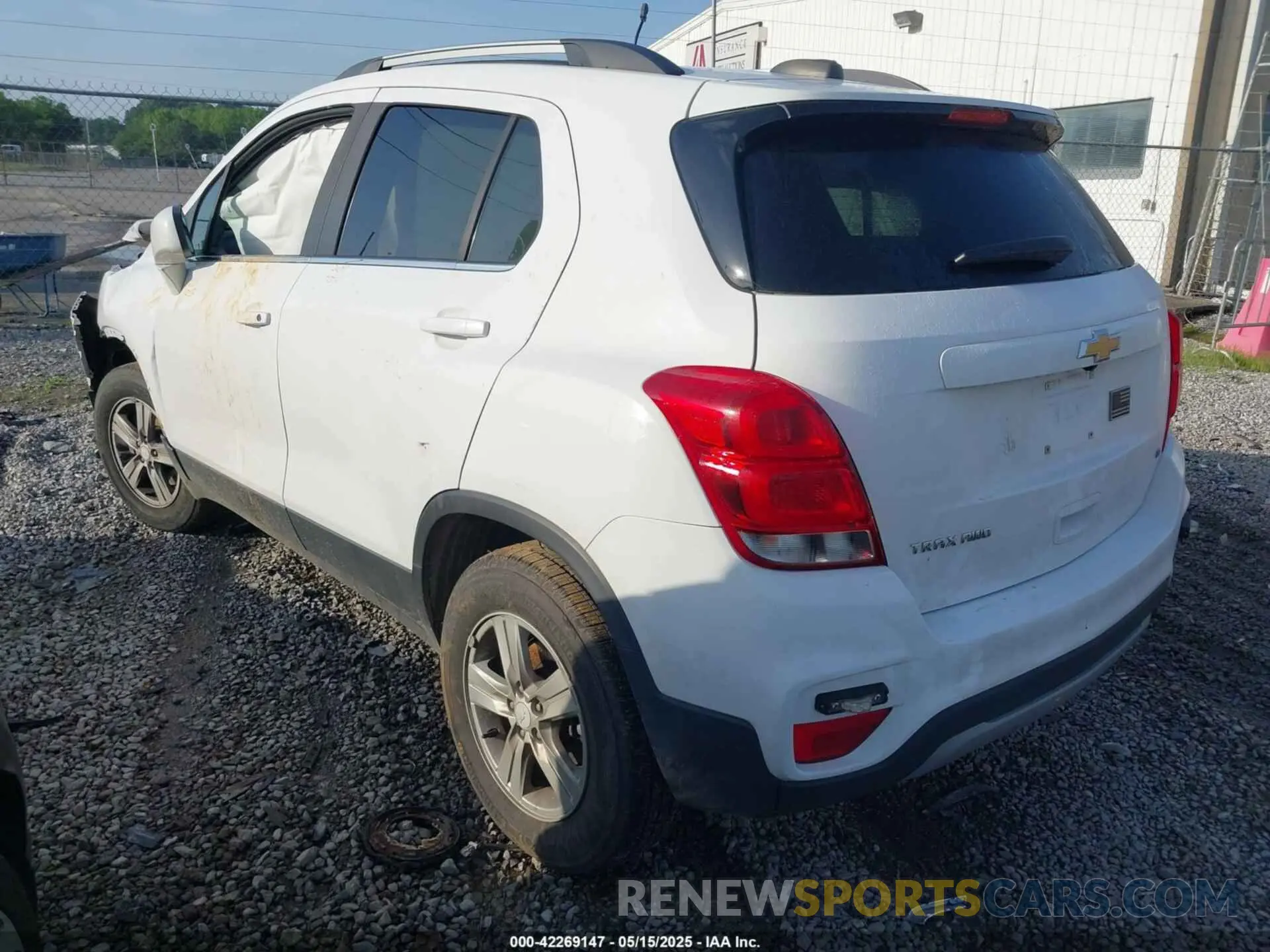 3 Photograph of a damaged car 3GNCJPSB2LL266586 CHEVROLET TRAX 2020