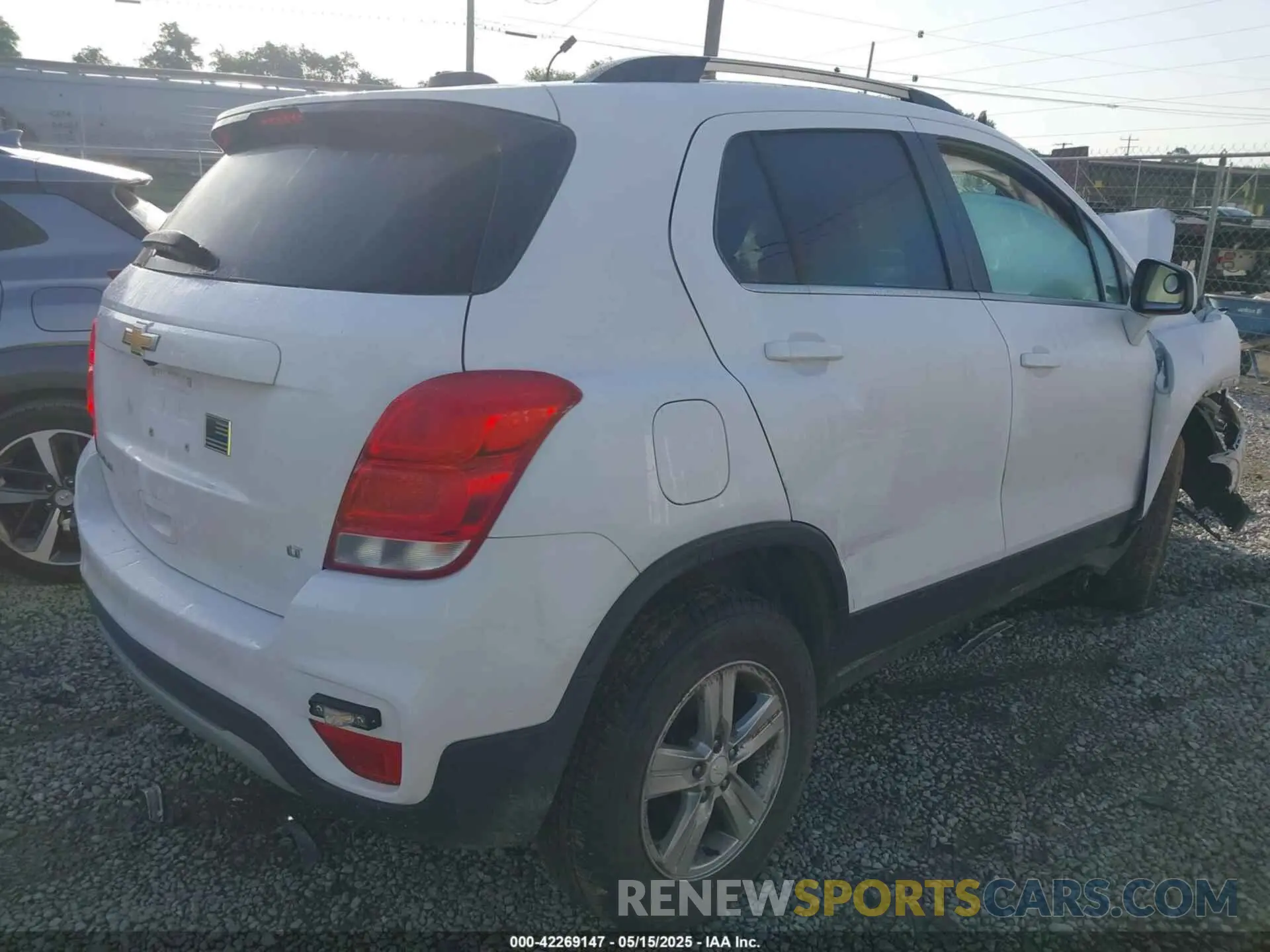 4 Photograph of a damaged car 3GNCJPSB2LL266586 CHEVROLET TRAX 2020