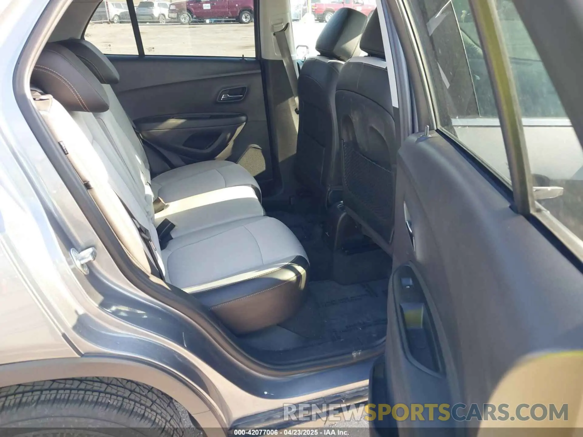 8 Photograph of a damaged car 3GNCJPSB7LL150297 CHEVROLET TRAX 2020