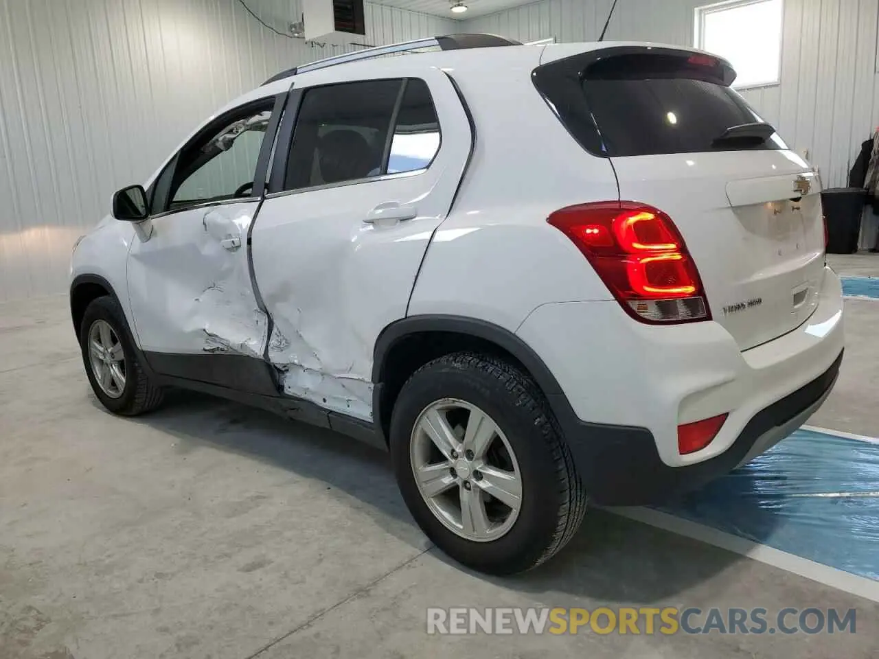 2 Photograph of a damaged car 3GNCJPSB7LL335336 CHEVROLET TRAX 2020