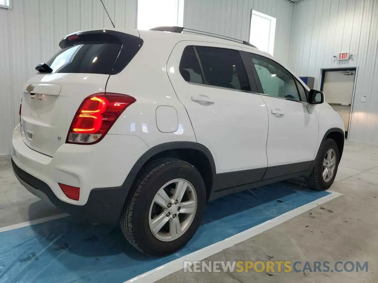 3 Photograph of a damaged car 3GNCJPSB7LL335336 CHEVROLET TRAX 2020