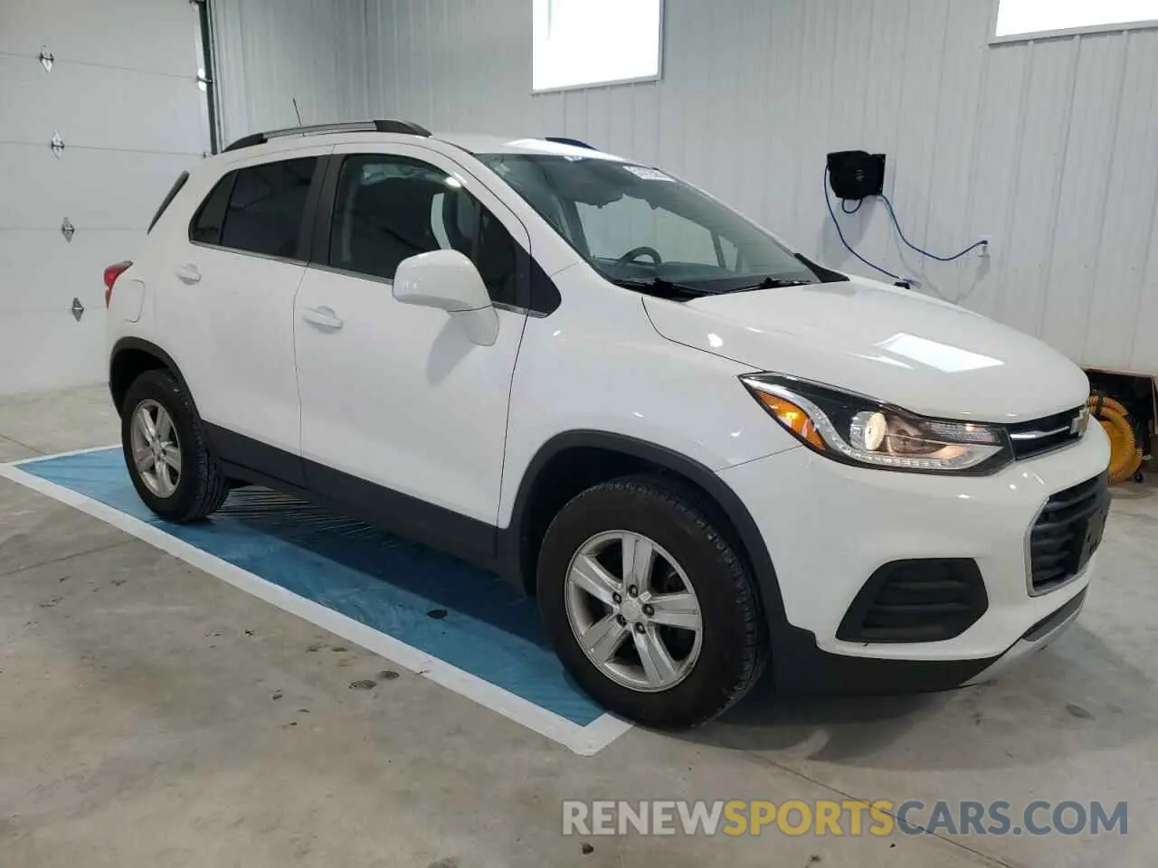 4 Photograph of a damaged car 3GNCJPSB7LL335336 CHEVROLET TRAX 2020