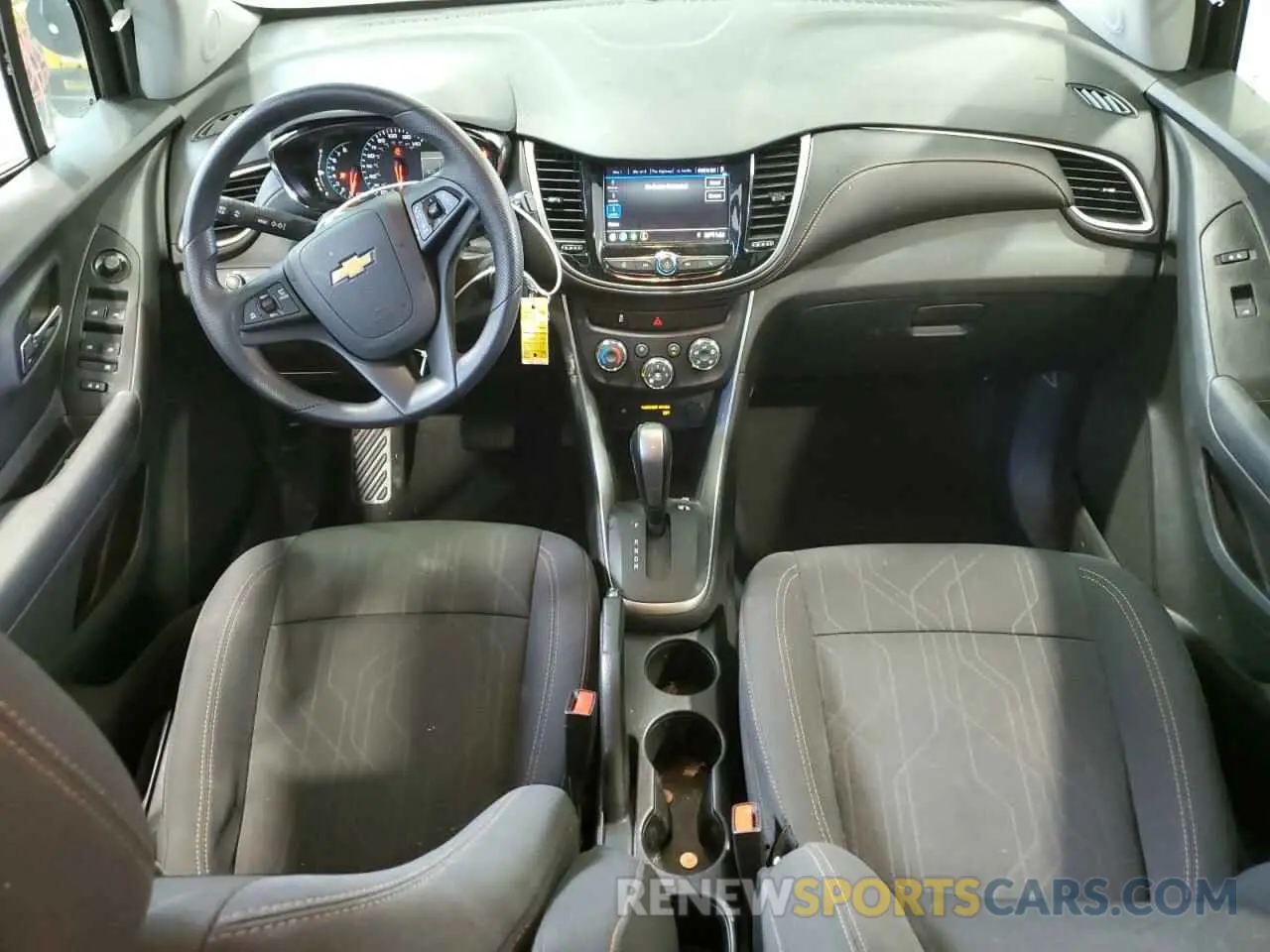 8 Photograph of a damaged car 3GNCJPSB7LL335336 CHEVROLET TRAX 2020