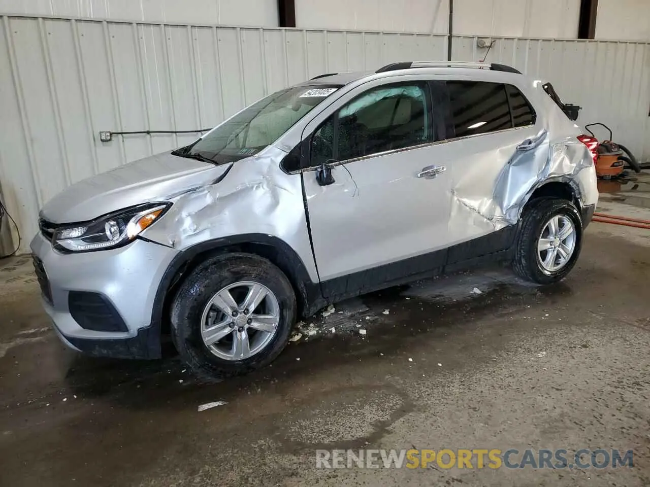 1 Photograph of a damaged car 3GNCJPSB9LL195774 CHEVROLET TRAX 2020