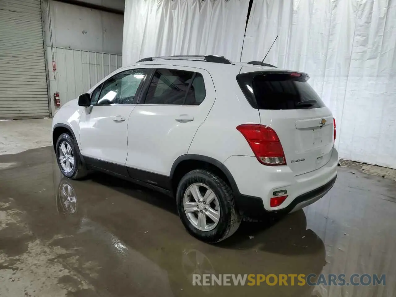 2 Photograph of a damaged car 3GNCJPSBXLL265332 CHEVROLET TRAX 2020