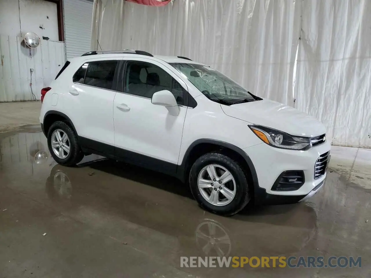 4 Photograph of a damaged car 3GNCJPSBXLL265332 CHEVROLET TRAX 2020