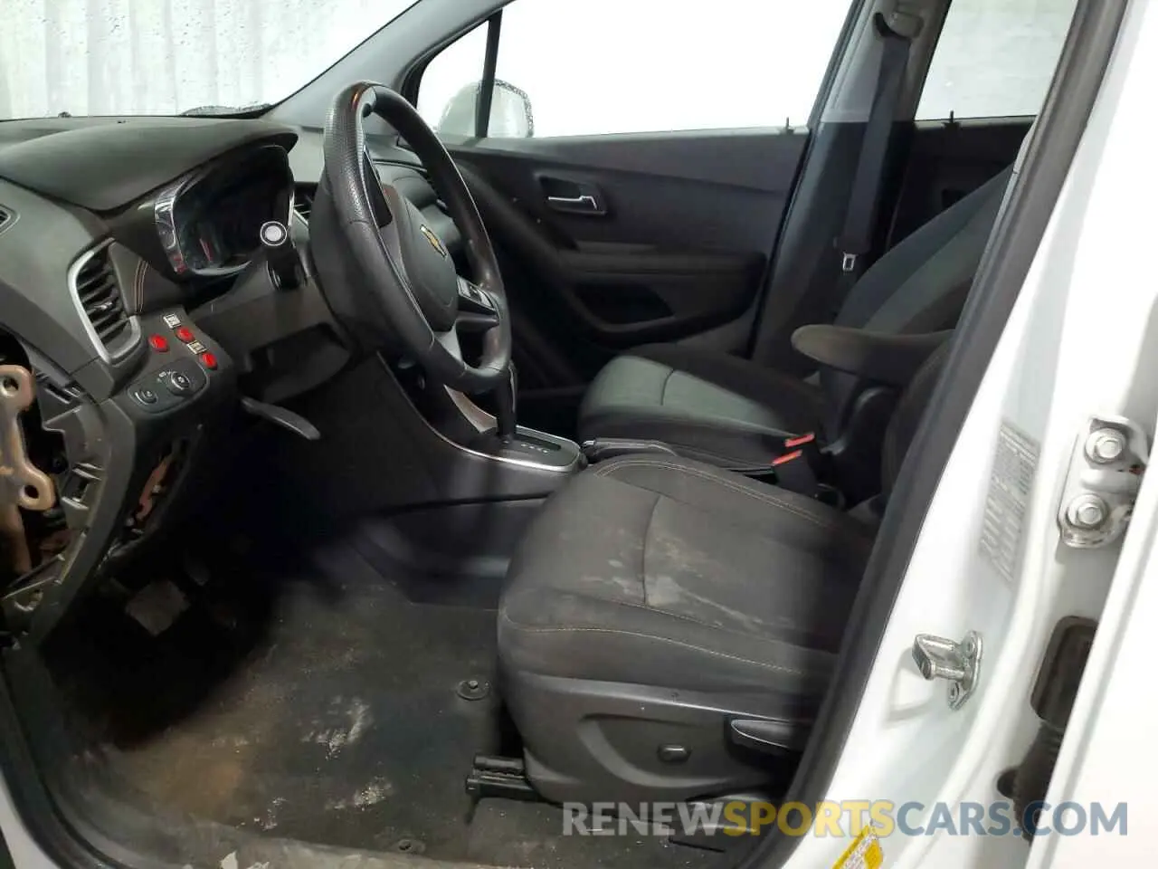7 Photograph of a damaged car 3GNCJPSBXLL265332 CHEVROLET TRAX 2020