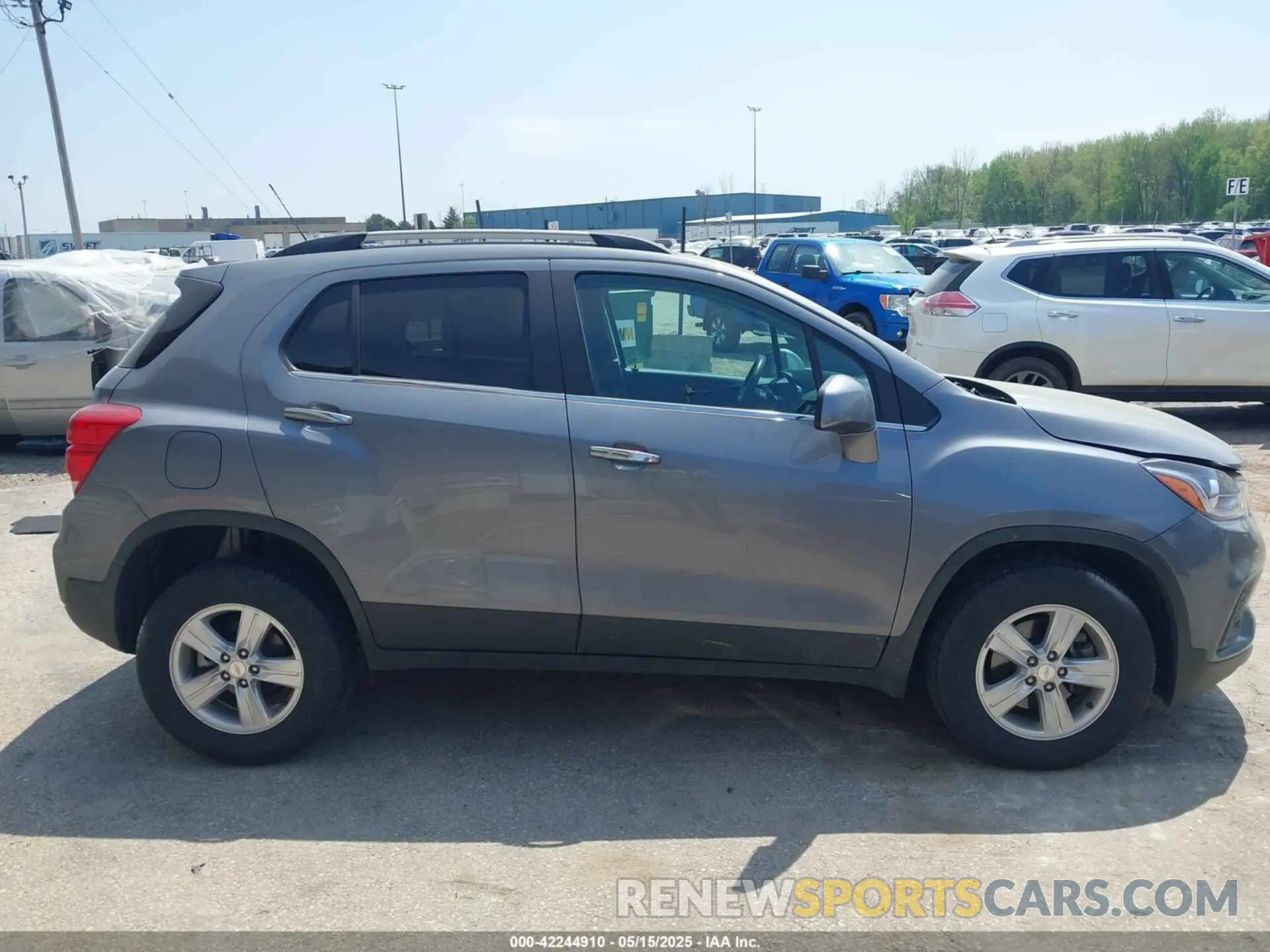 13 Photograph of a damaged car 3GNCJPSBXLL275553 CHEVROLET TRAX 2020