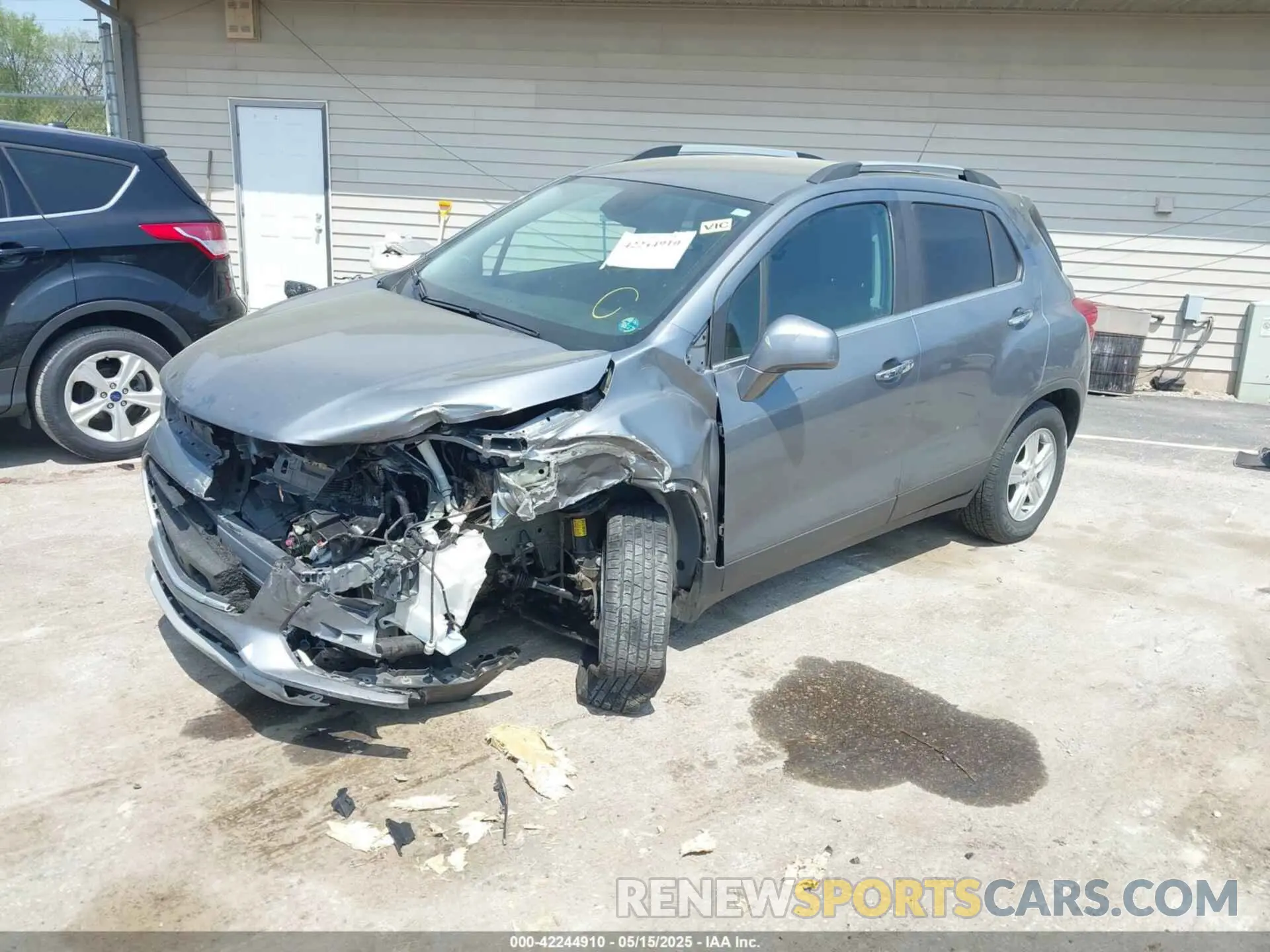 2 Photograph of a damaged car 3GNCJPSBXLL275553 CHEVROLET TRAX 2020