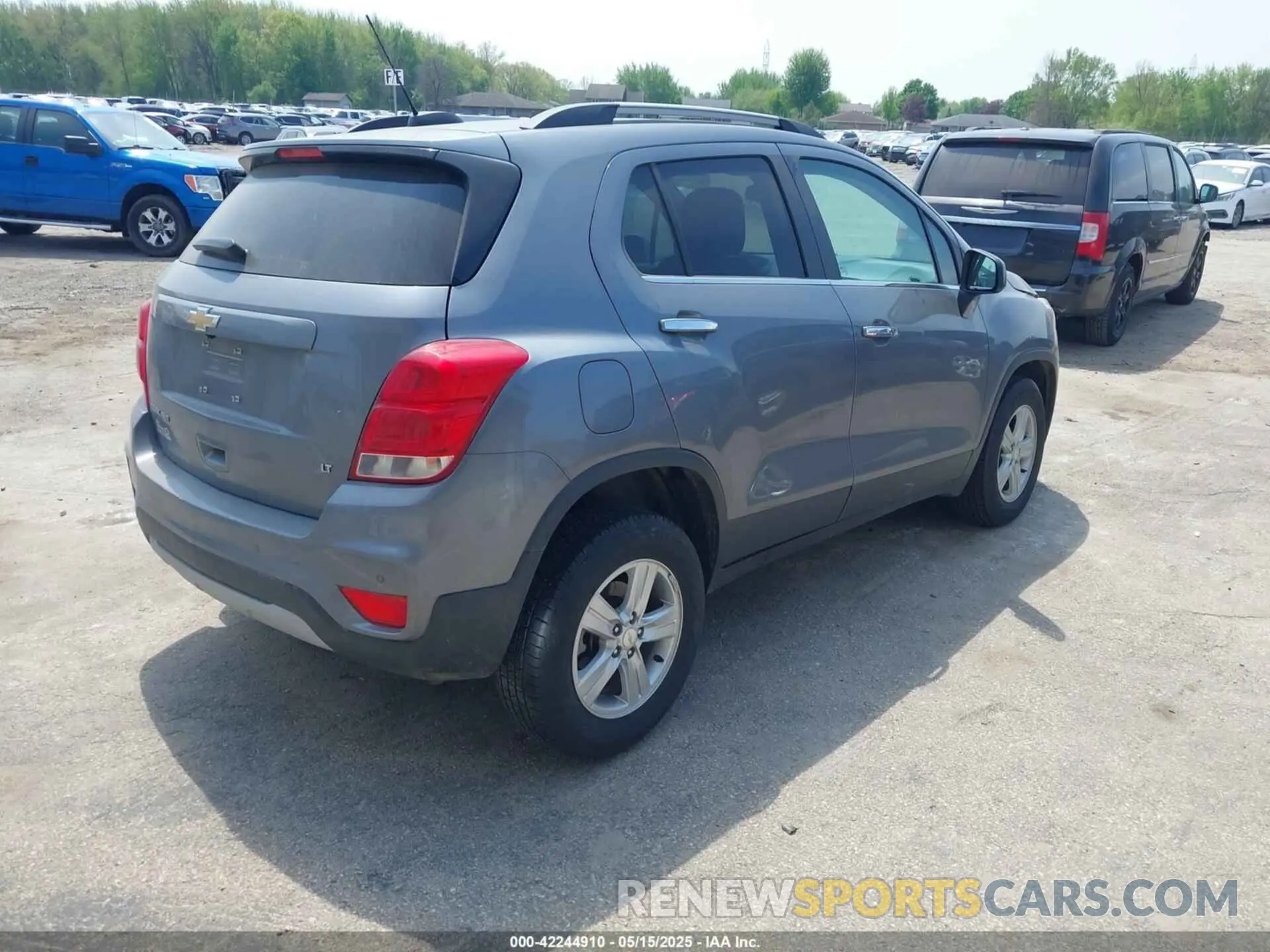 4 Photograph of a damaged car 3GNCJPSBXLL275553 CHEVROLET TRAX 2020