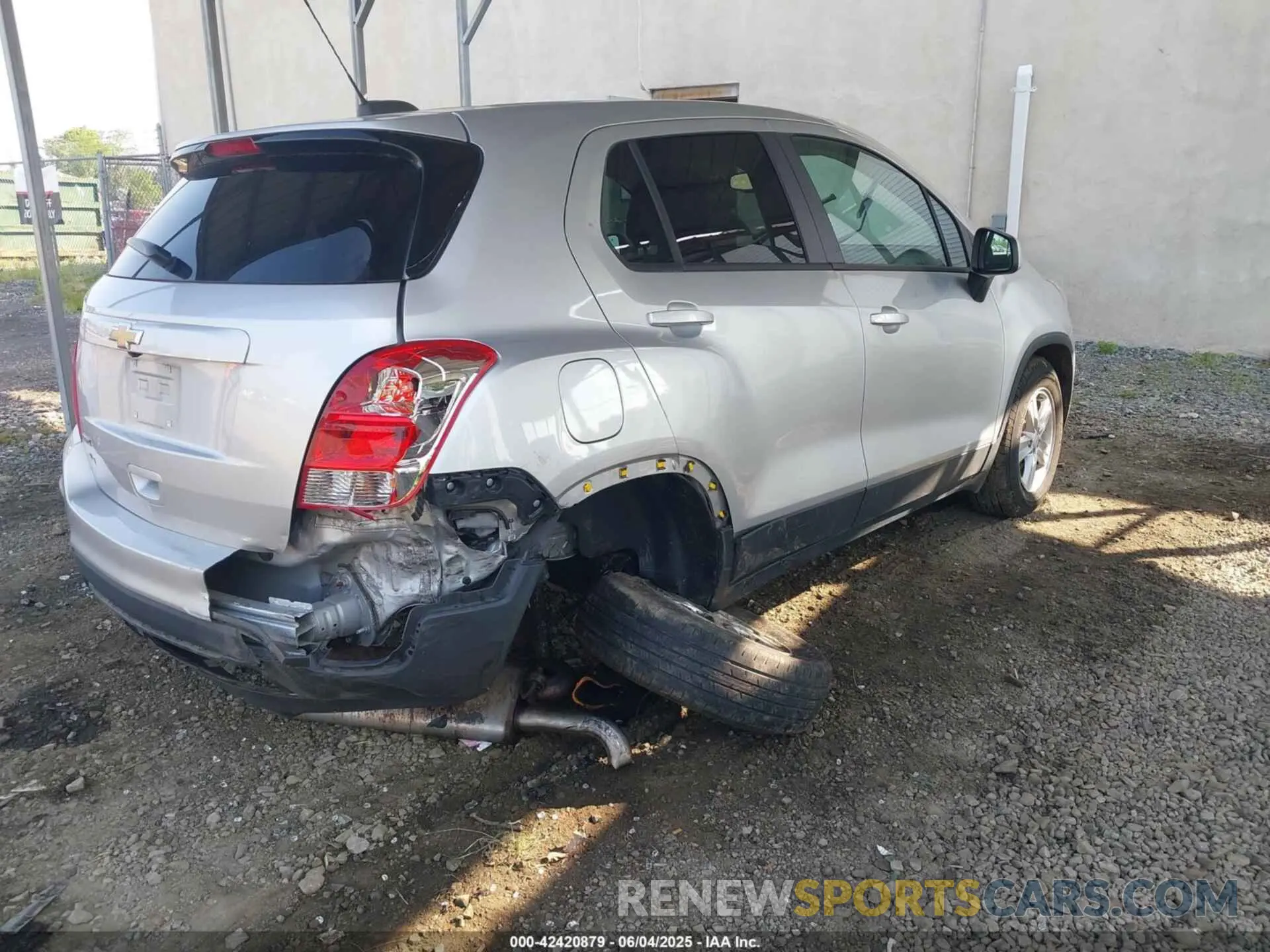 4 Photograph of a damaged car KL7CJKSB1LB024737 CHEVROLET TRAX 2020