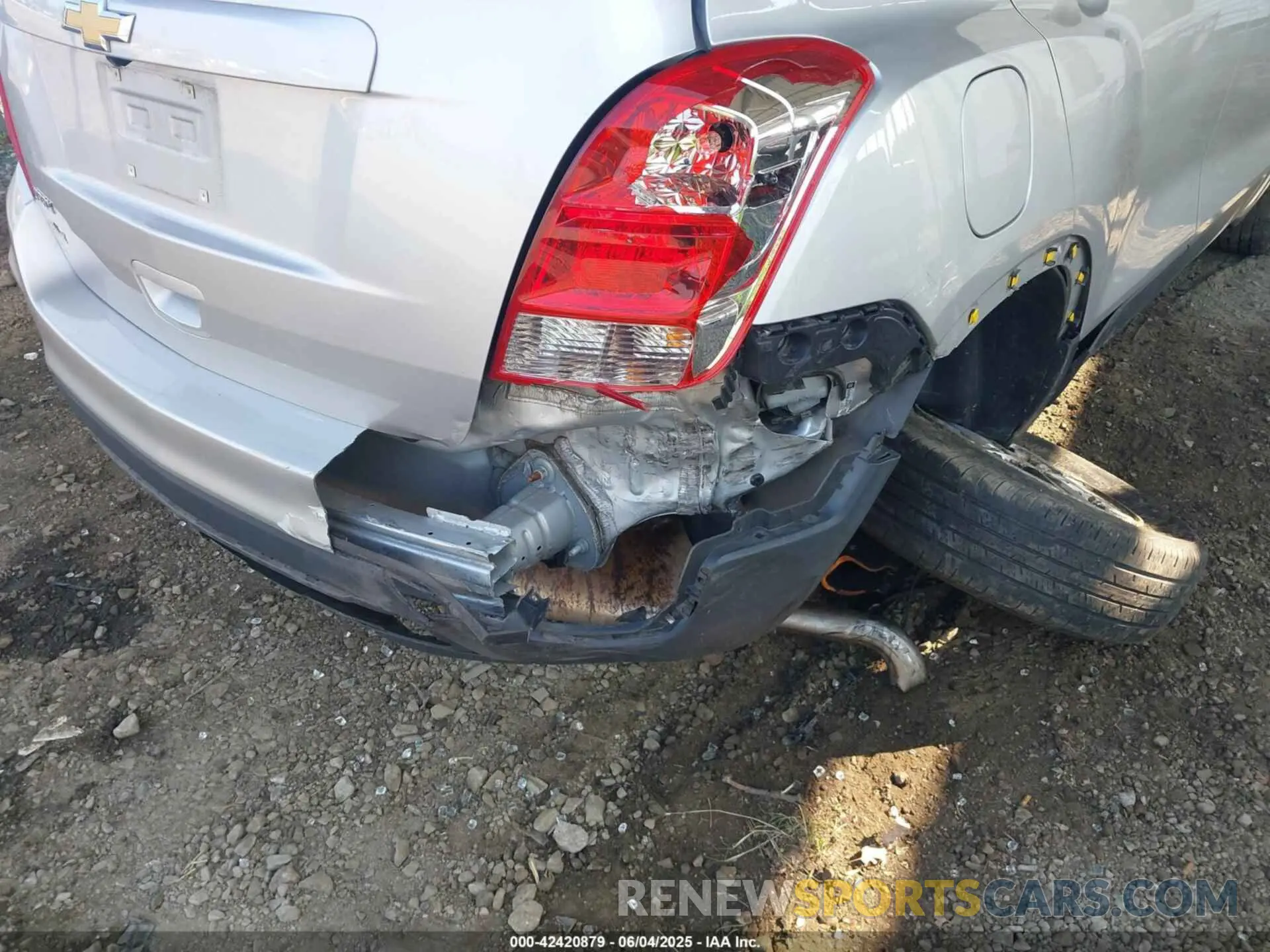 6 Photograph of a damaged car KL7CJKSB1LB024737 CHEVROLET TRAX 2020