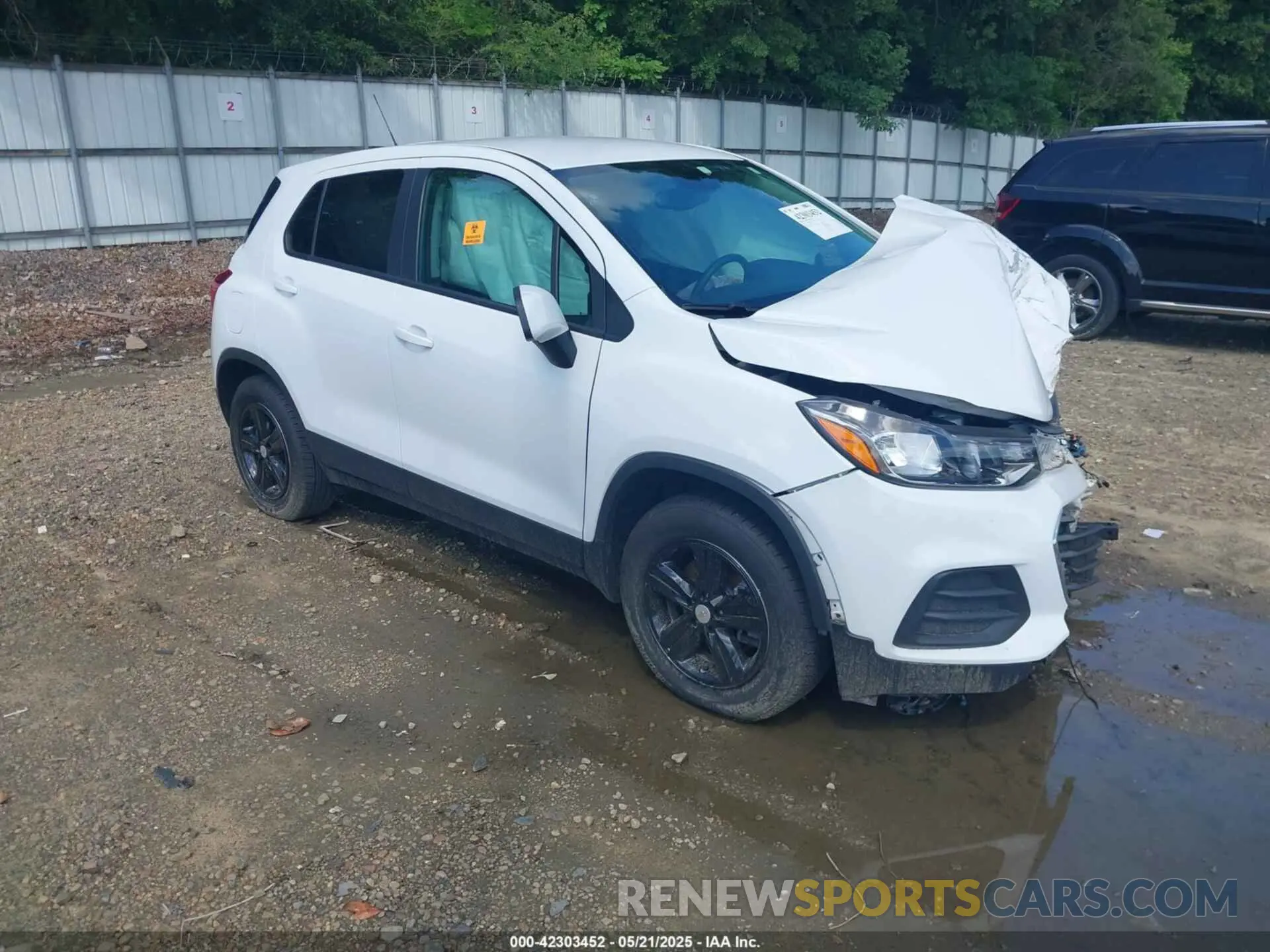 1 Photograph of a damaged car KL7CJKSB1LB056829 CHEVROLET TRAX 2020