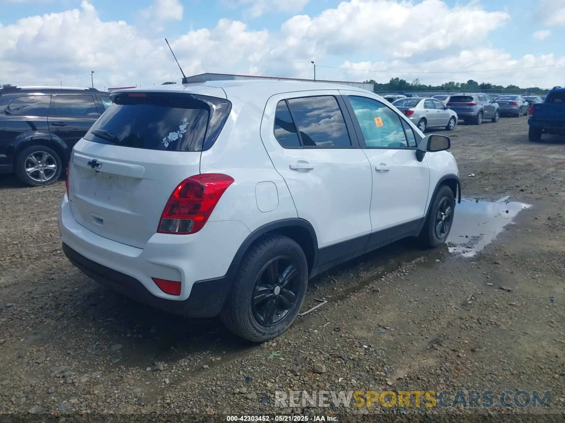 4 Photograph of a damaged car KL7CJKSB1LB056829 CHEVROLET TRAX 2020