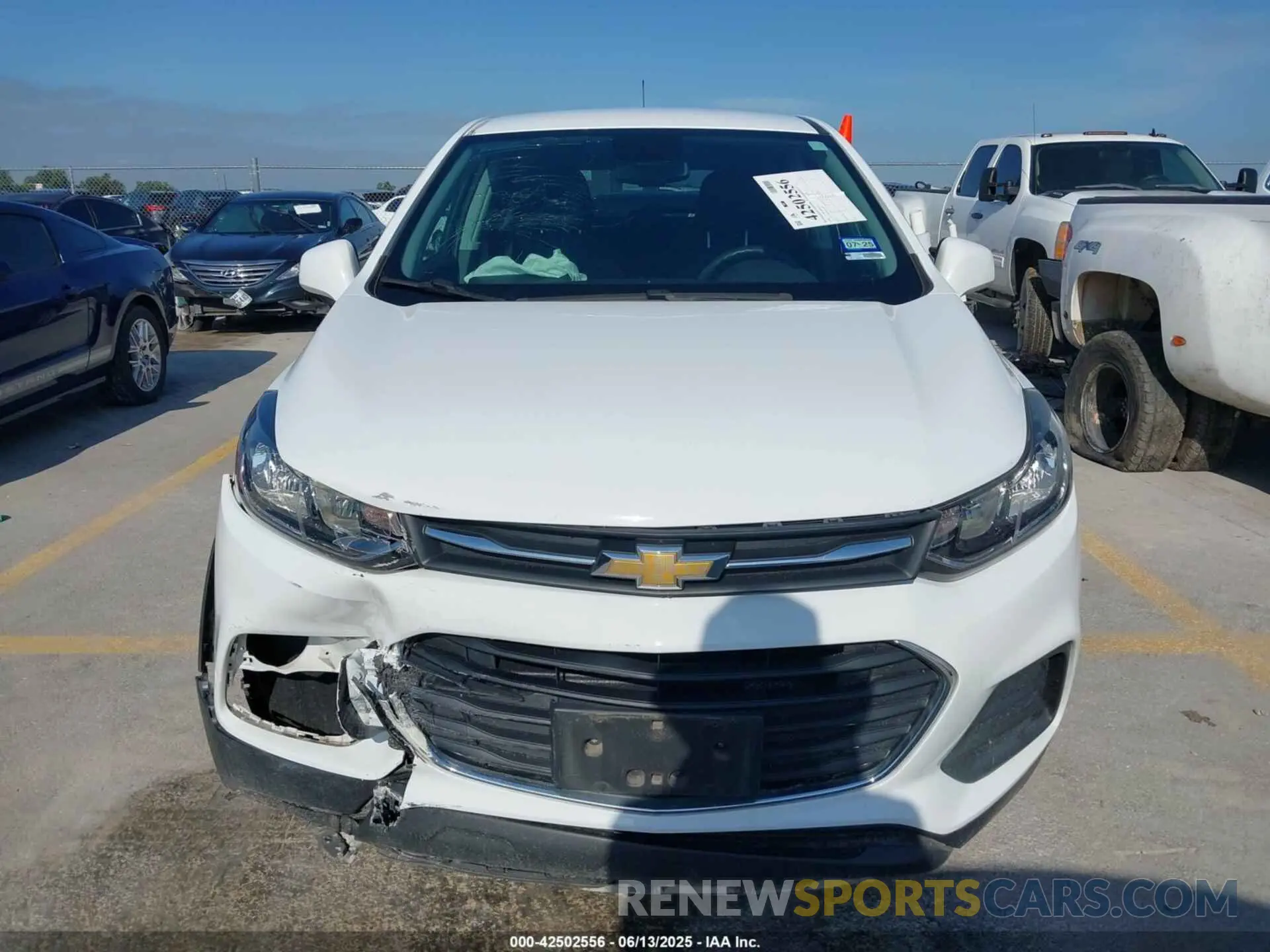 12 Photograph of a damaged car KL7CJKSB1LB059083 CHEVROLET TRAX 2020