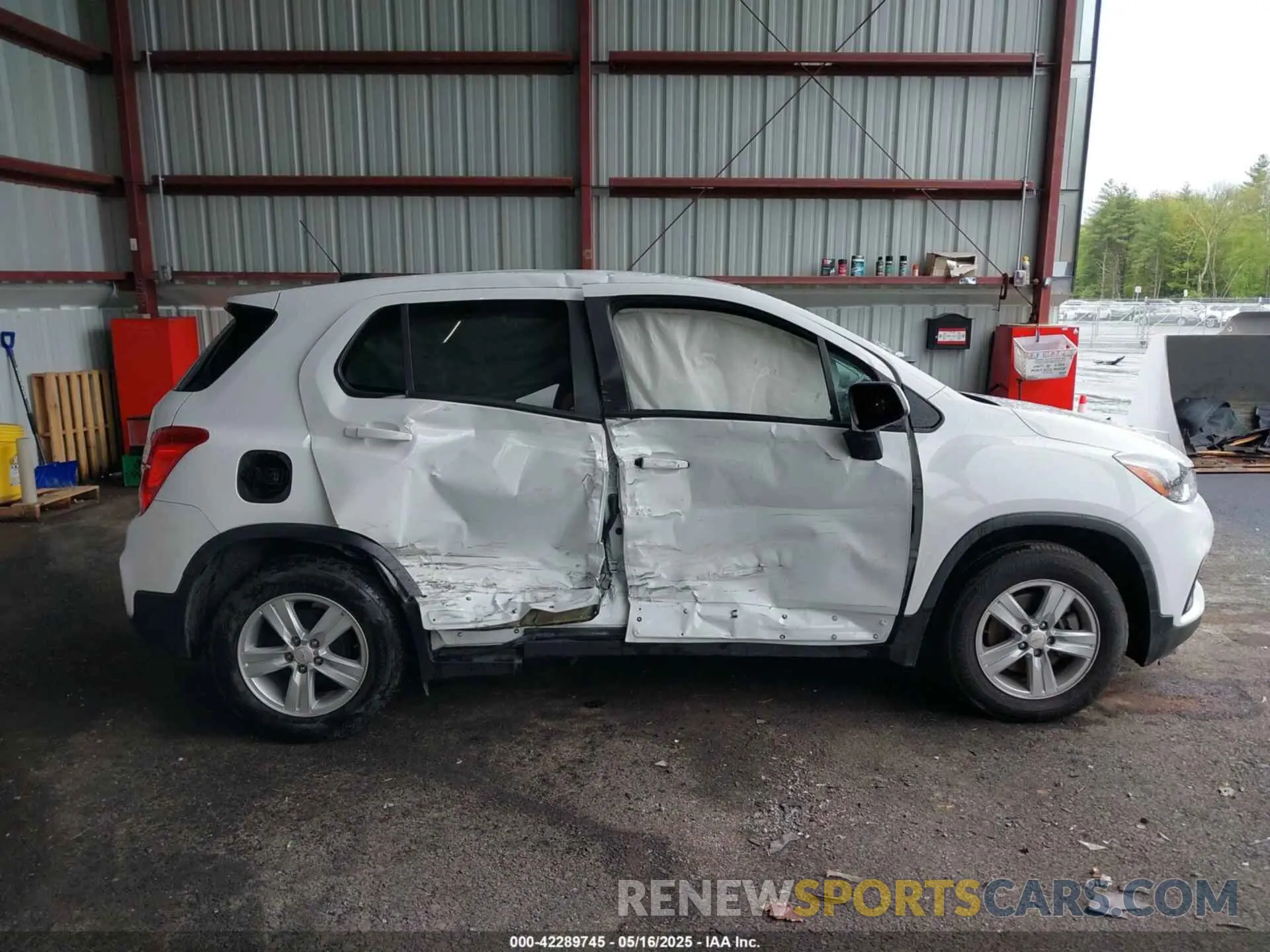 13 Photograph of a damaged car KL7CJKSB2LB019403 CHEVROLET TRAX 2020