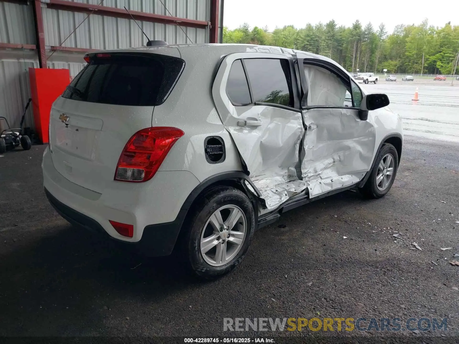 4 Photograph of a damaged car KL7CJKSB2LB019403 CHEVROLET TRAX 2020