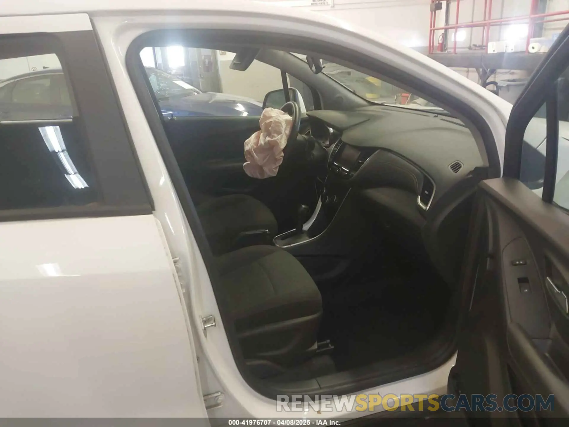 5 Фотография поврежденного автомобиля KL7CJKSB2LB093520 CHEVROLET TRAX 2020