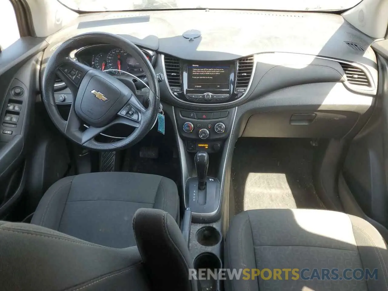 8 Фотография поврежденного автомобиля KL7CJKSB2LB318230 CHEVROLET TRAX 2020