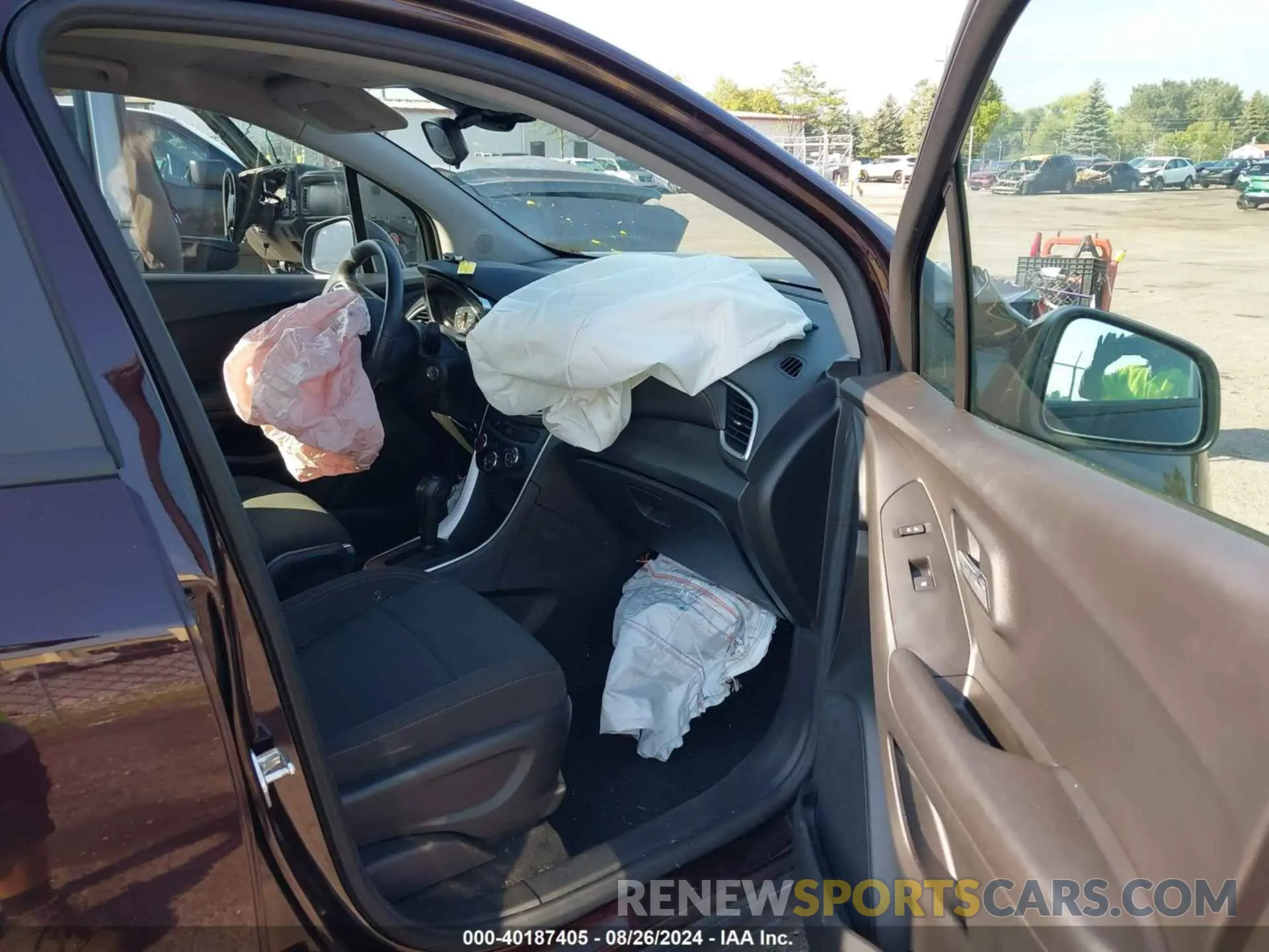 5 Photograph of a damaged car KL7CJKSB2LB352250 CHEVROLET TRAX 2020