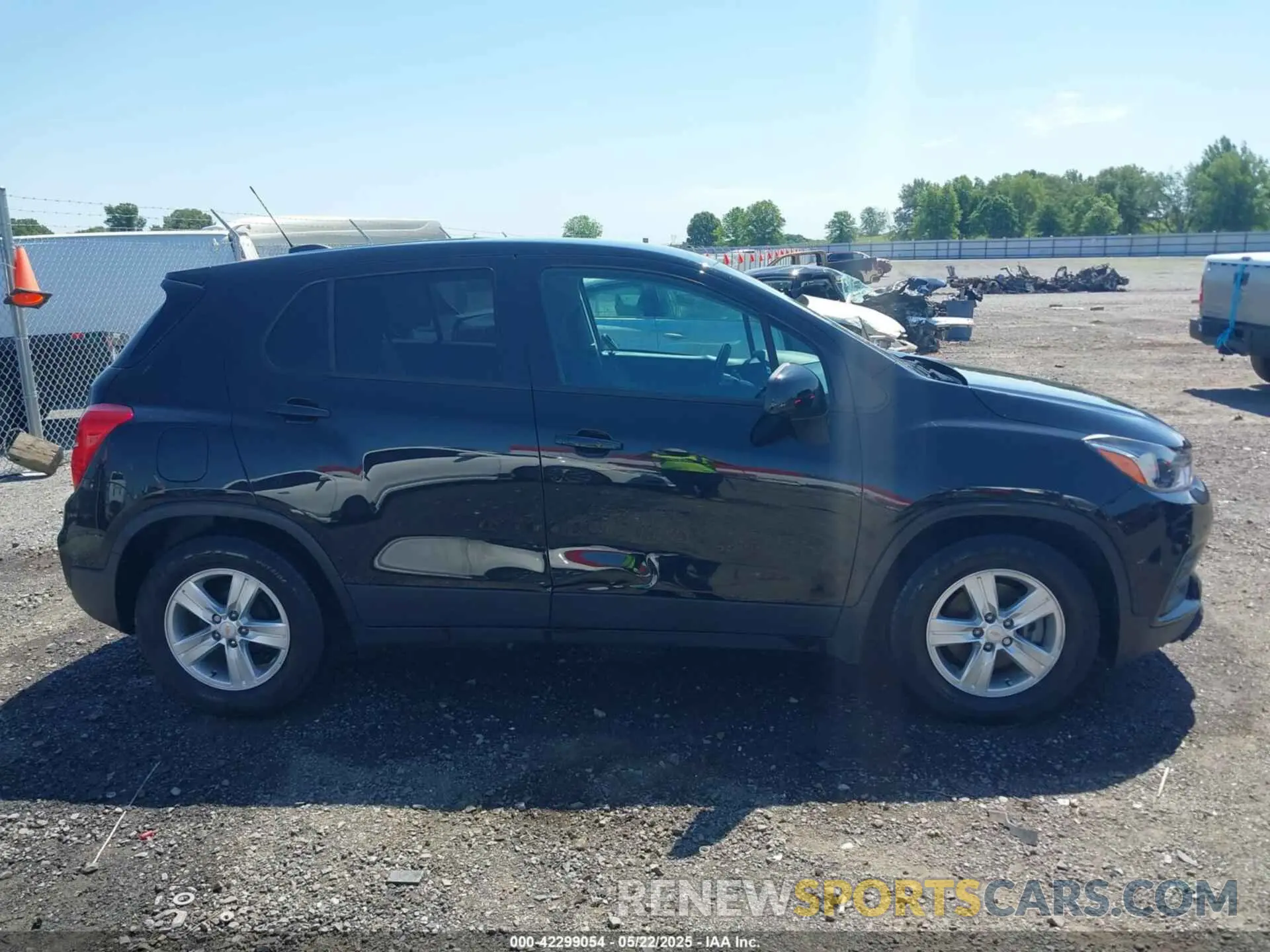 13 Фотография поврежденного автомобиля KL7CJKSB3LB026277 CHEVROLET TRAX 2020