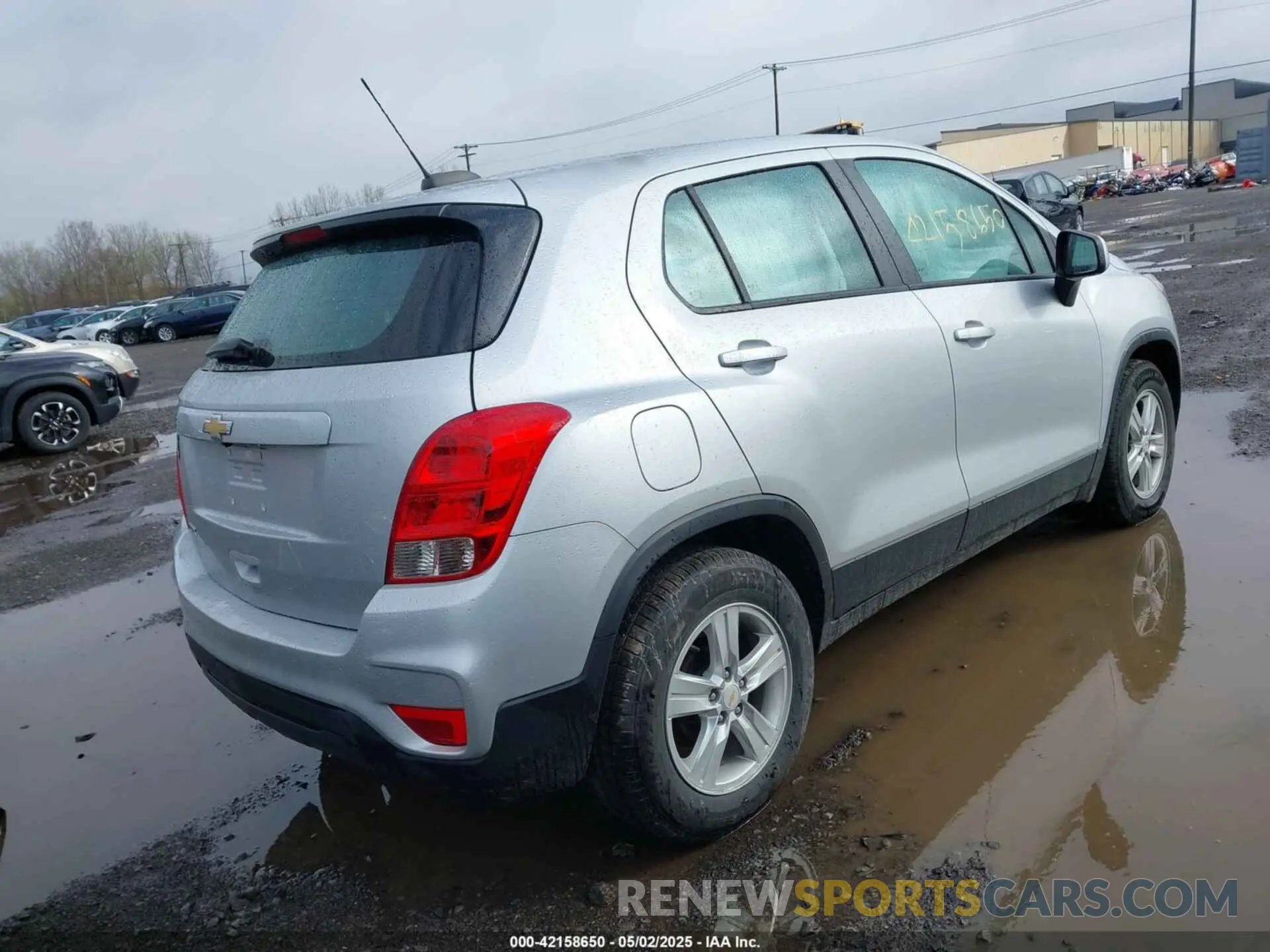 4 Photograph of a damaged car KL7CJKSB3LB310265 CHEVROLET TRAX 2020