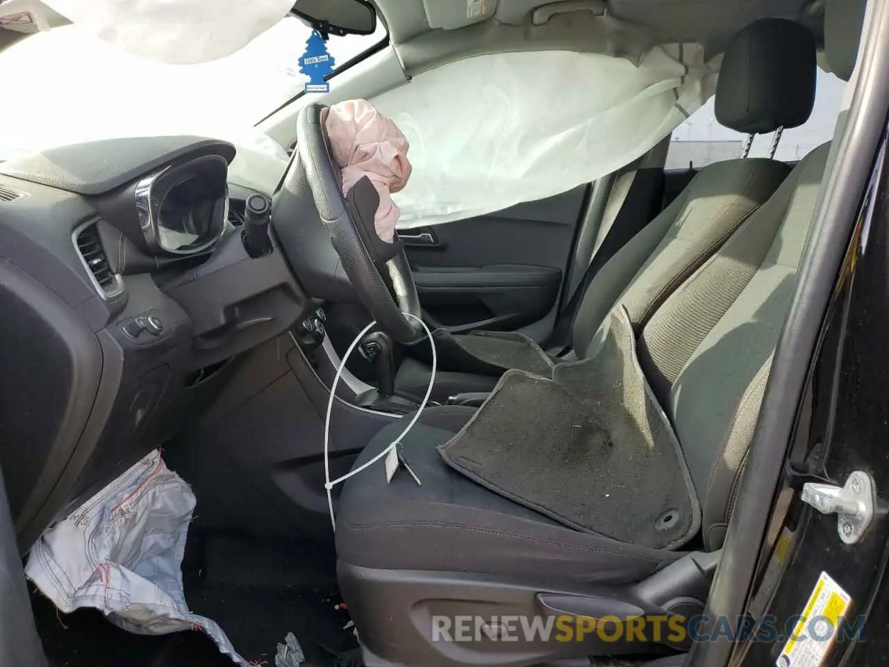 7 Photograph of a damaged car KL7CJKSB3LB318270 CHEVROLET TRAX 2020