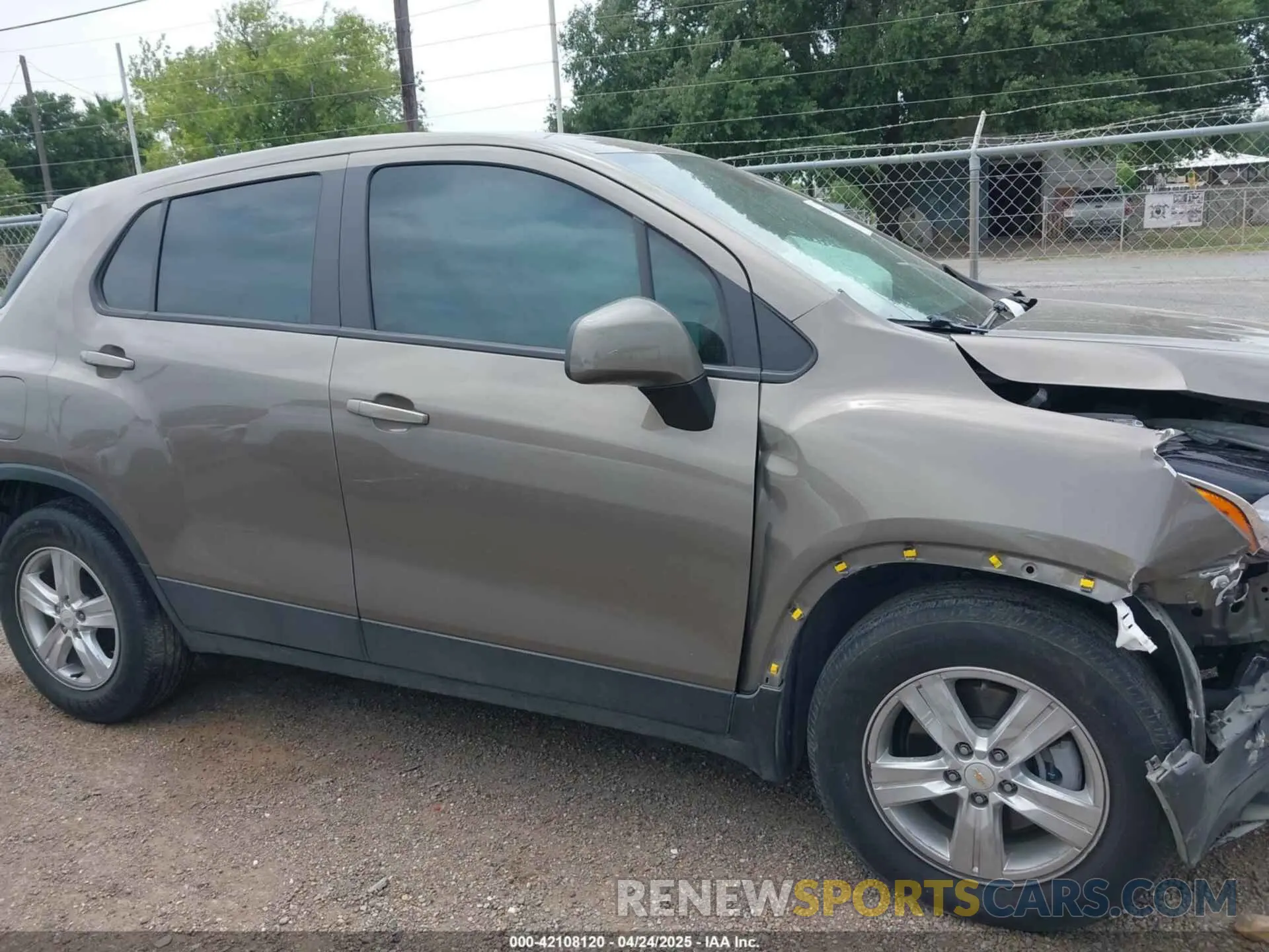 13 Photograph of a damaged car KL7CJKSB3LB345534 CHEVROLET TRAX 2020