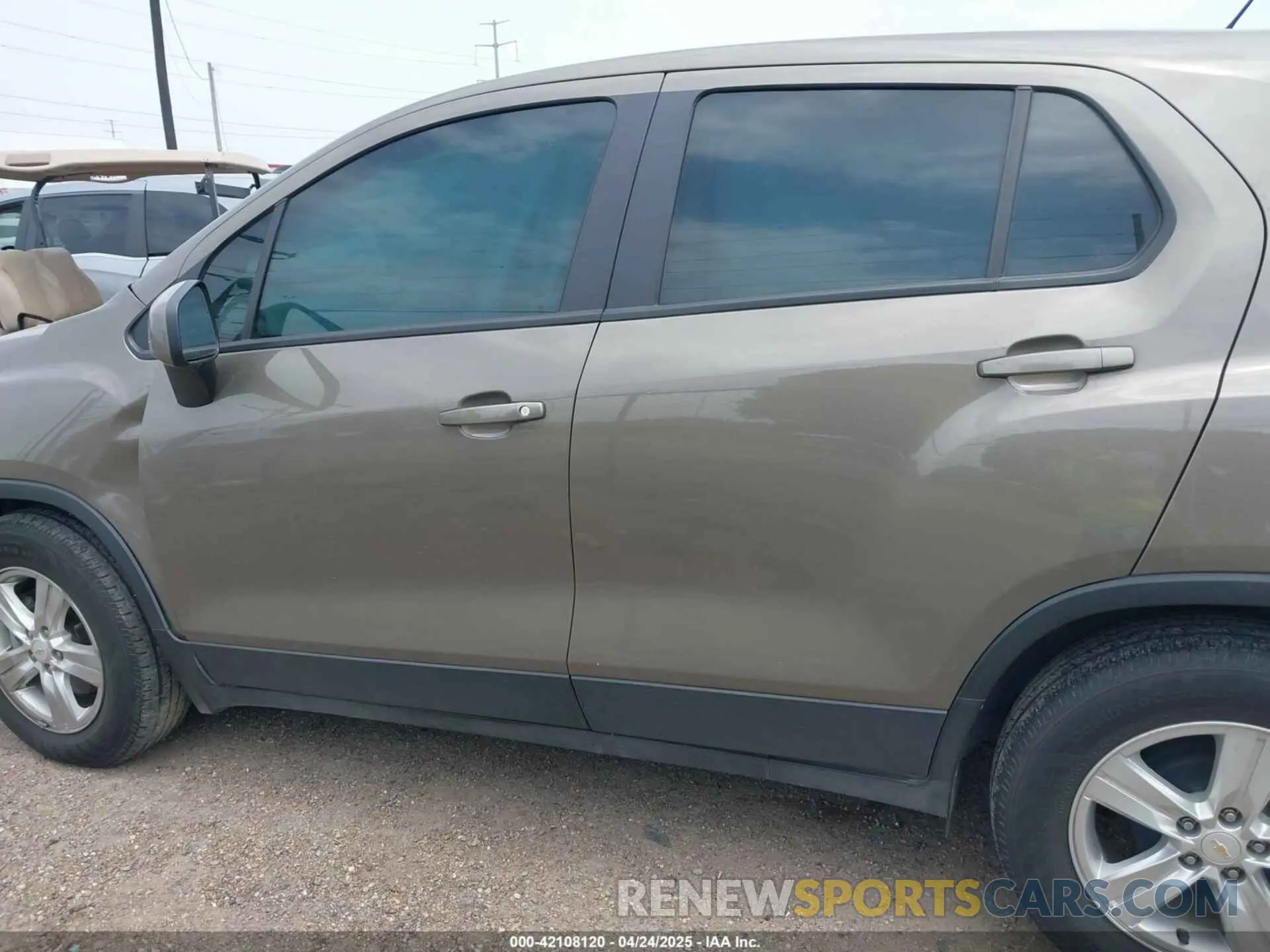 14 Photograph of a damaged car KL7CJKSB3LB345534 CHEVROLET TRAX 2020