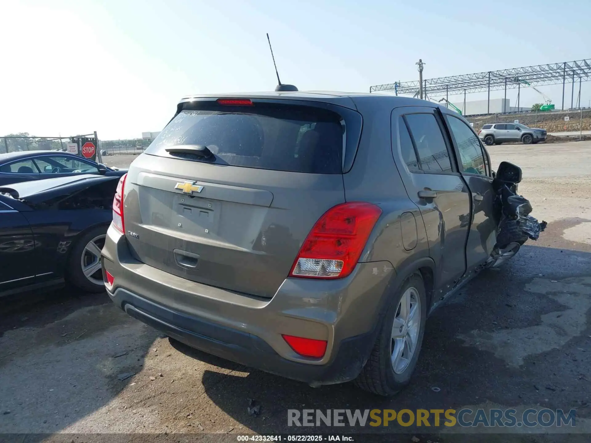 4 Photograph of a damaged car KL7CJKSB4LB334834 CHEVROLET TRAX 2020