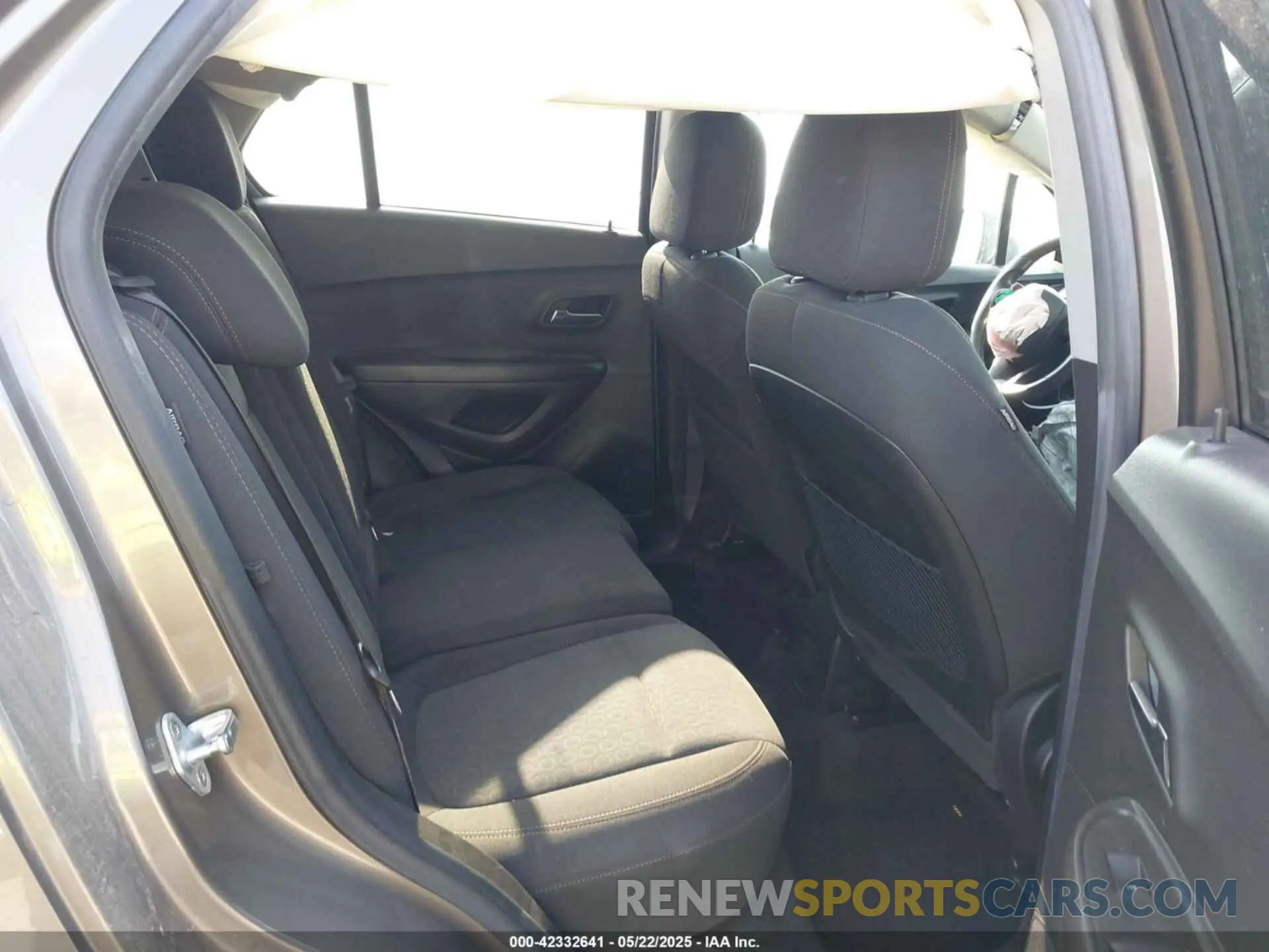 8 Photograph of a damaged car KL7CJKSB4LB334834 CHEVROLET TRAX 2020