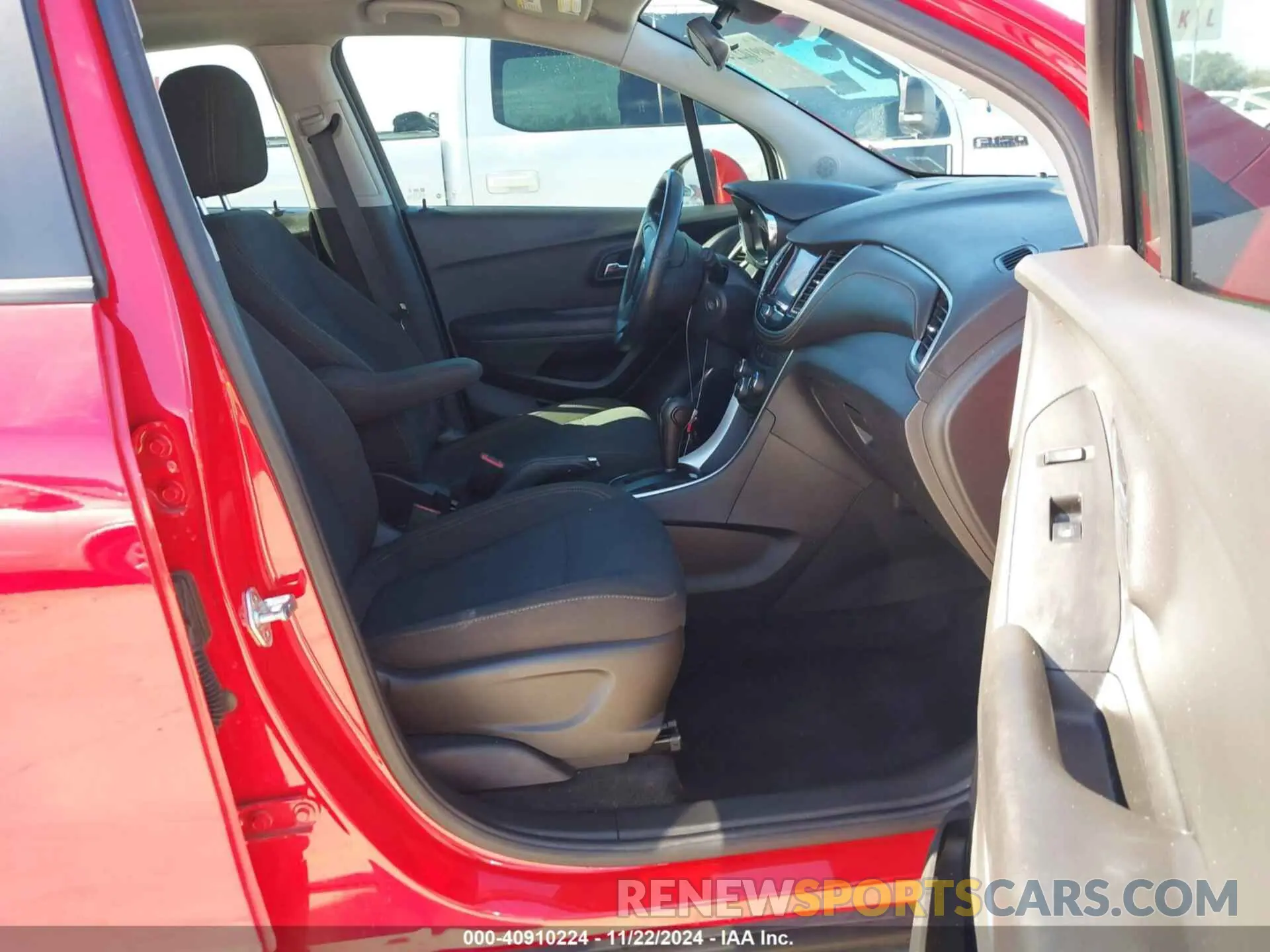 5 Фотография поврежденного автомобиля KL7CJKSB4LB343226 CHEVROLET TRAX 2020