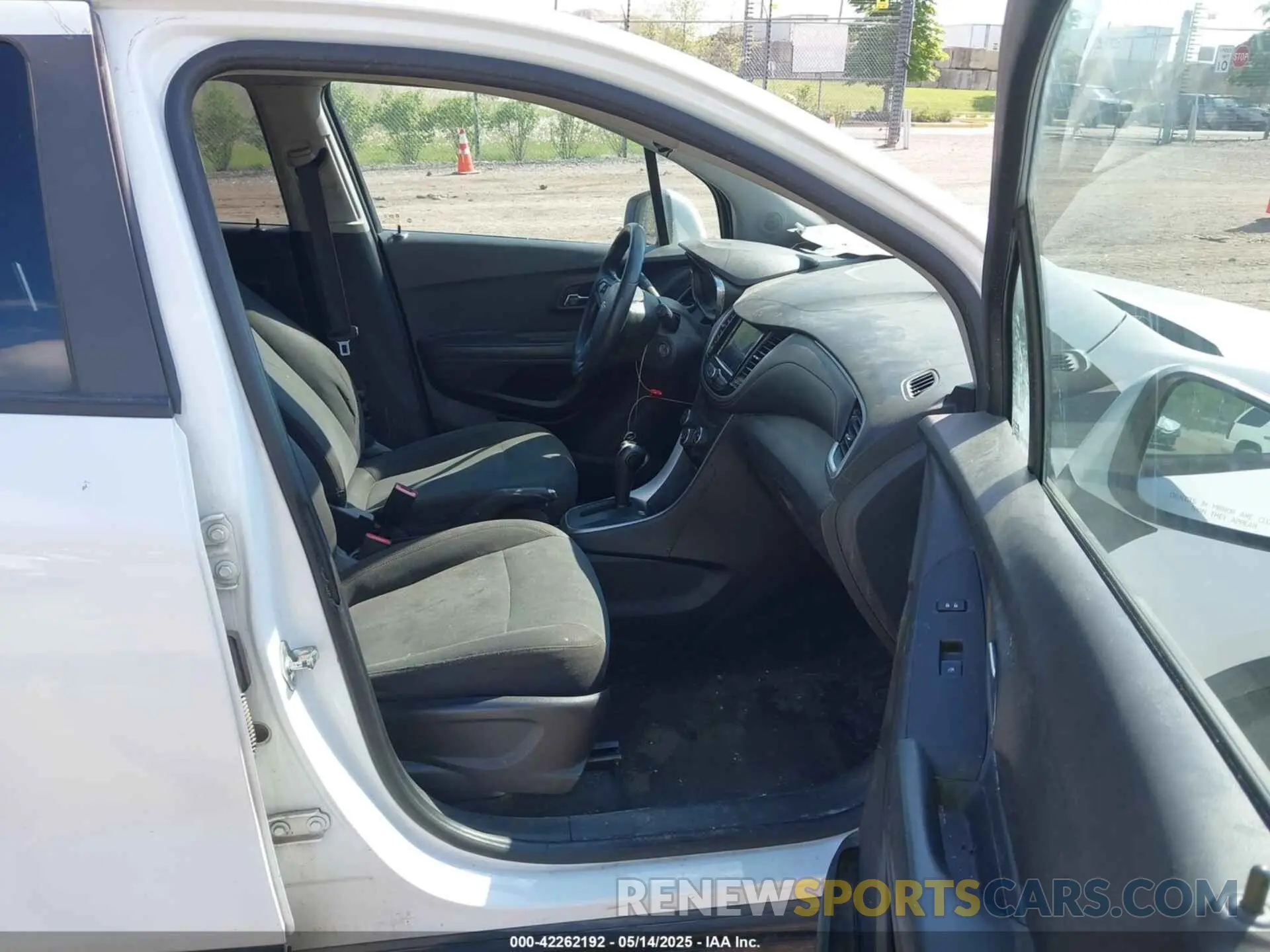 5 Photograph of a damaged car KL7CJKSB5LB041685 CHEVROLET TRAX 2020